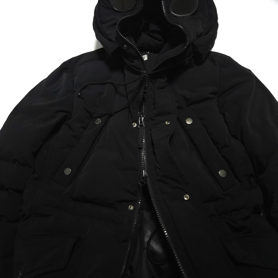 CP컴퍼니 노르지 고글 덕다운 패딩 블랙 상품이미지3