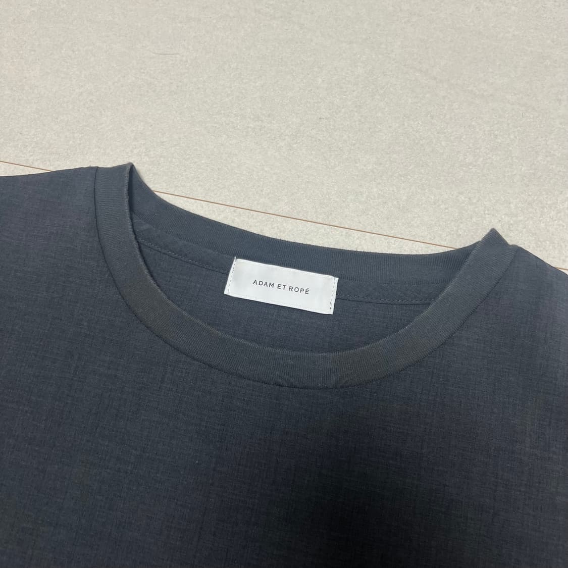 아담에로페 adam et rope 그레이 리넨 티셔츠 상품이미지2