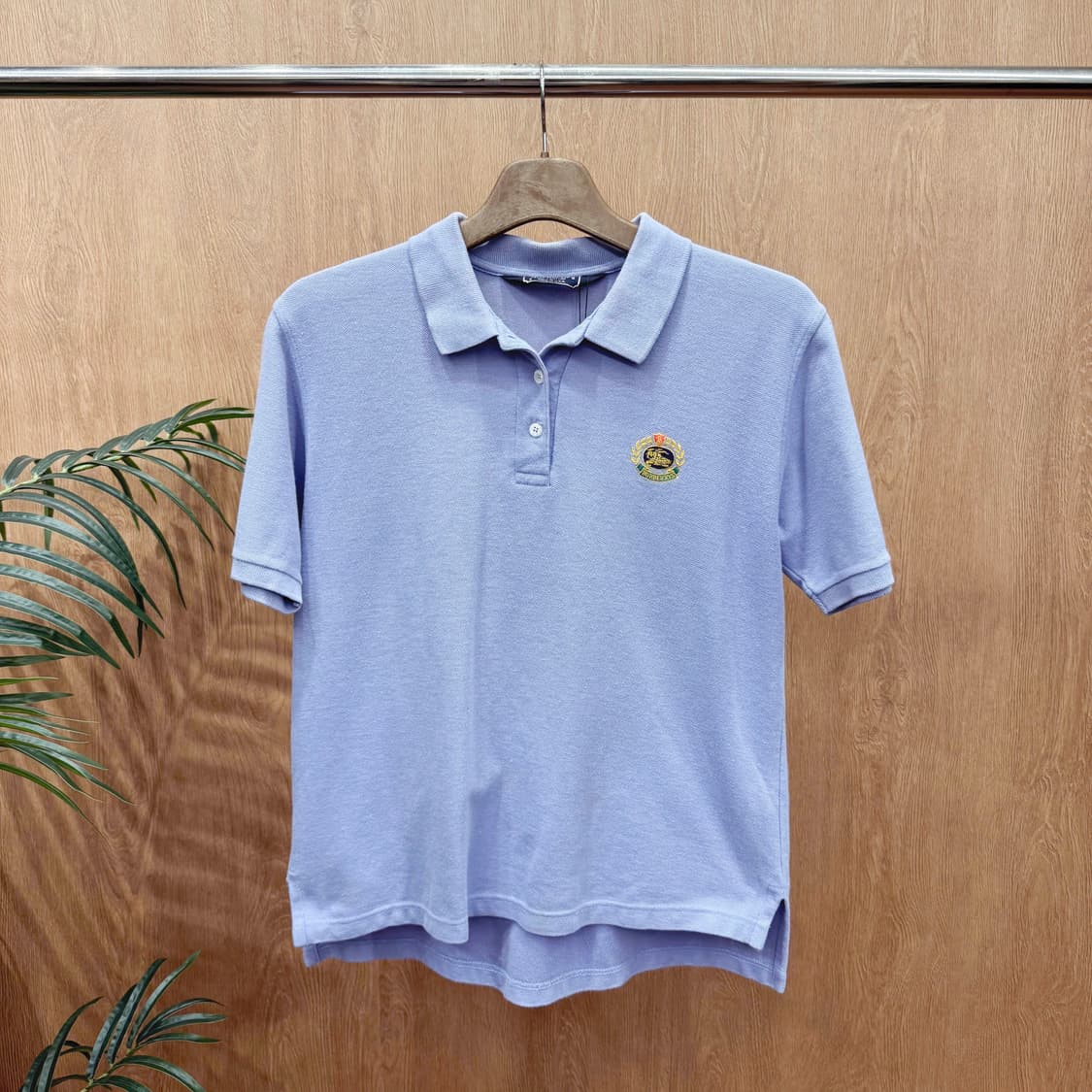 버버리 카라 반팔티 USA 피케 크레스트 자수 로고 디테일 퍼플 상품이미지1