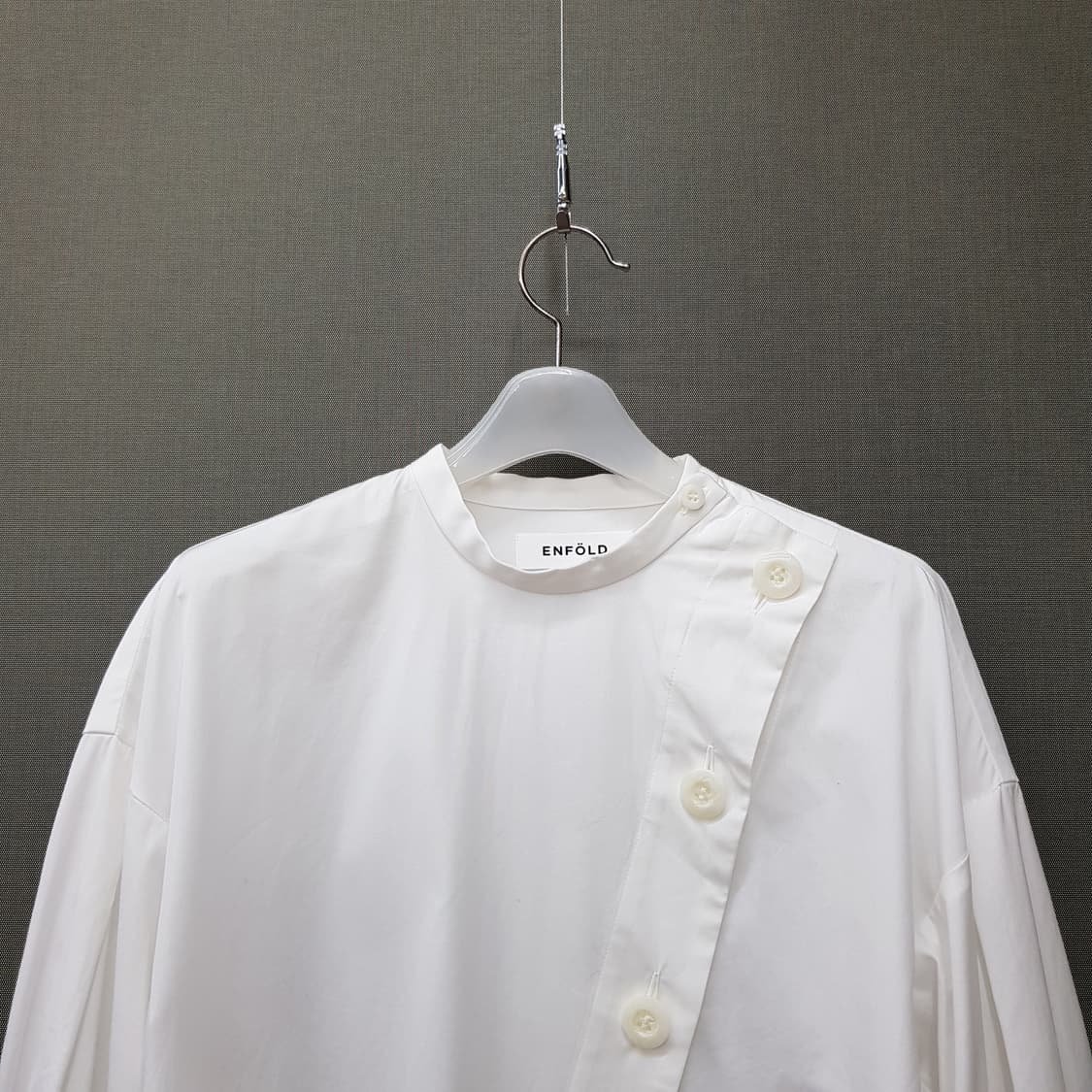 엔폴드 언발 사선버튼 오버핏 화이트 코튼 셔츠 38사이즈 상품이미지2