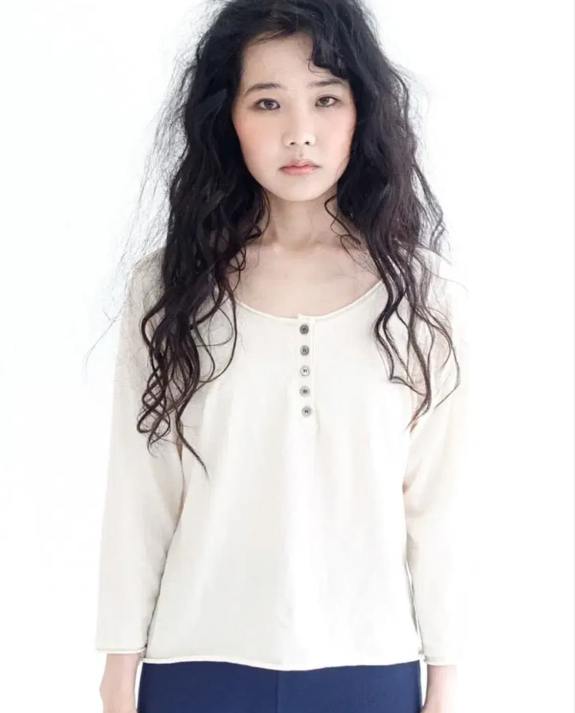 샵페어리 cutting button quarter top 버튼 탑 크림 상품이미지1