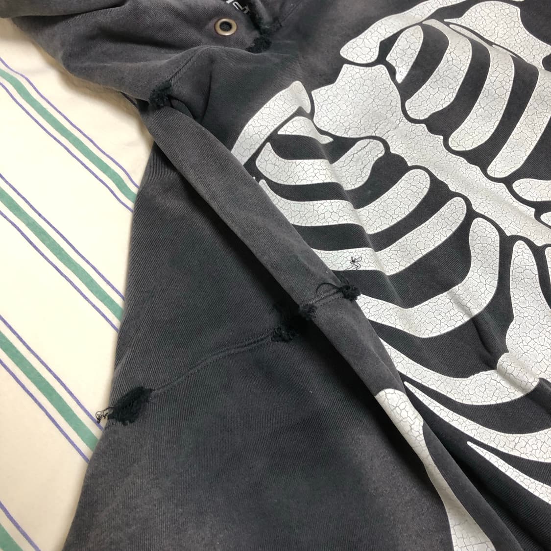 Locals Only 스켈레톤 후디 XL 썬 페이디드 블랙 상품이미지5