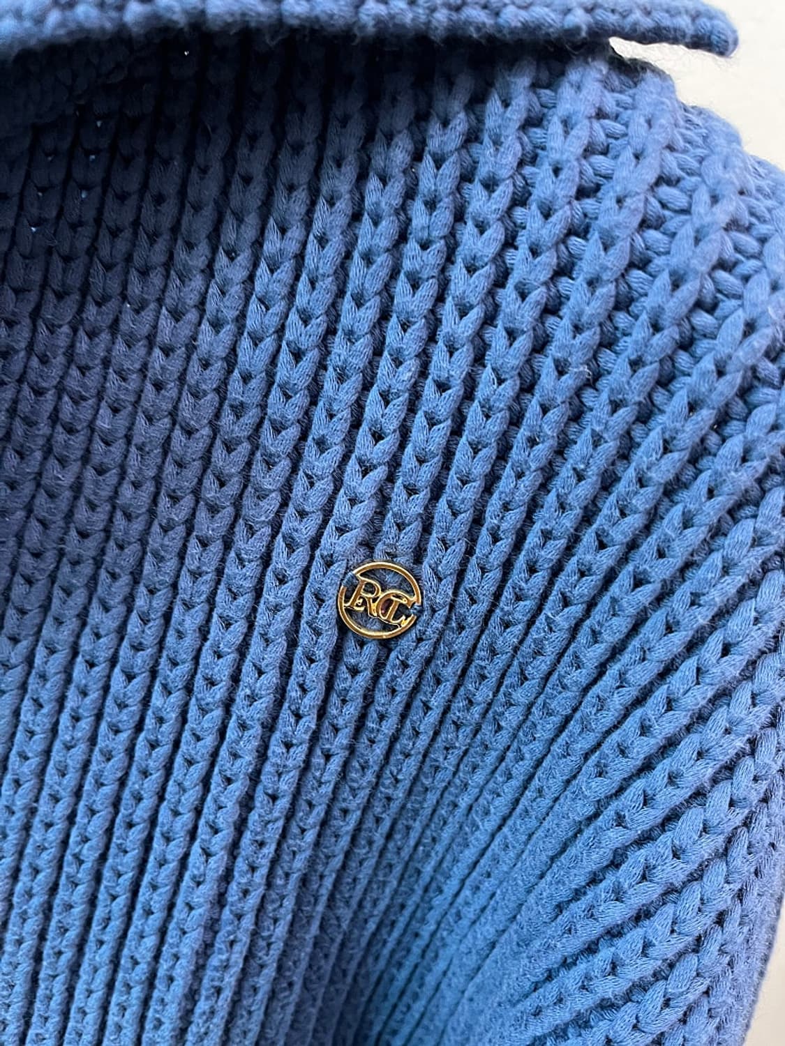 105) 렉토 오픈카라 니트 스웨터  상품이미지3