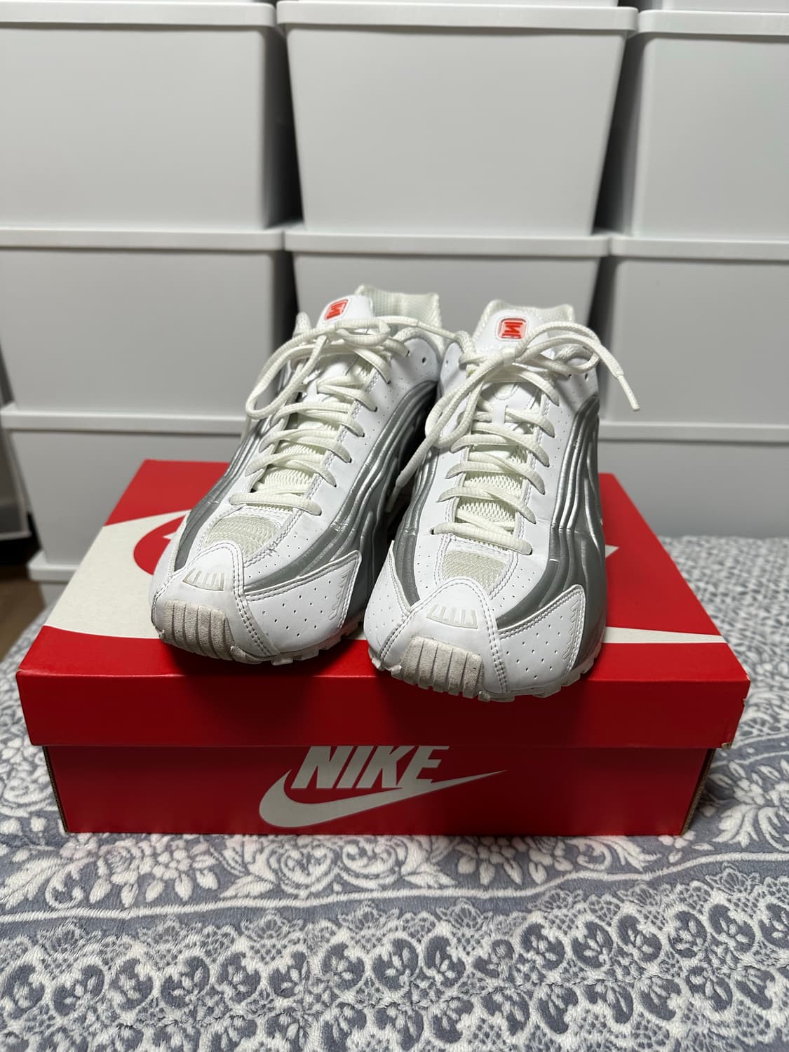 나이키 샥스 R4 화이트메탈릭실버 W285 정리합니다!! 상품이미지1