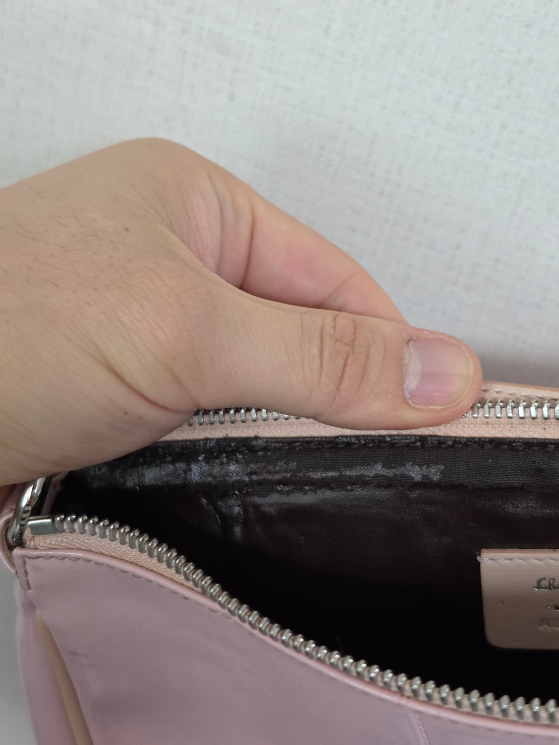 살바토레 페라가모 비비드 글로시 핑크 미니 클러치 백 상품이미지5