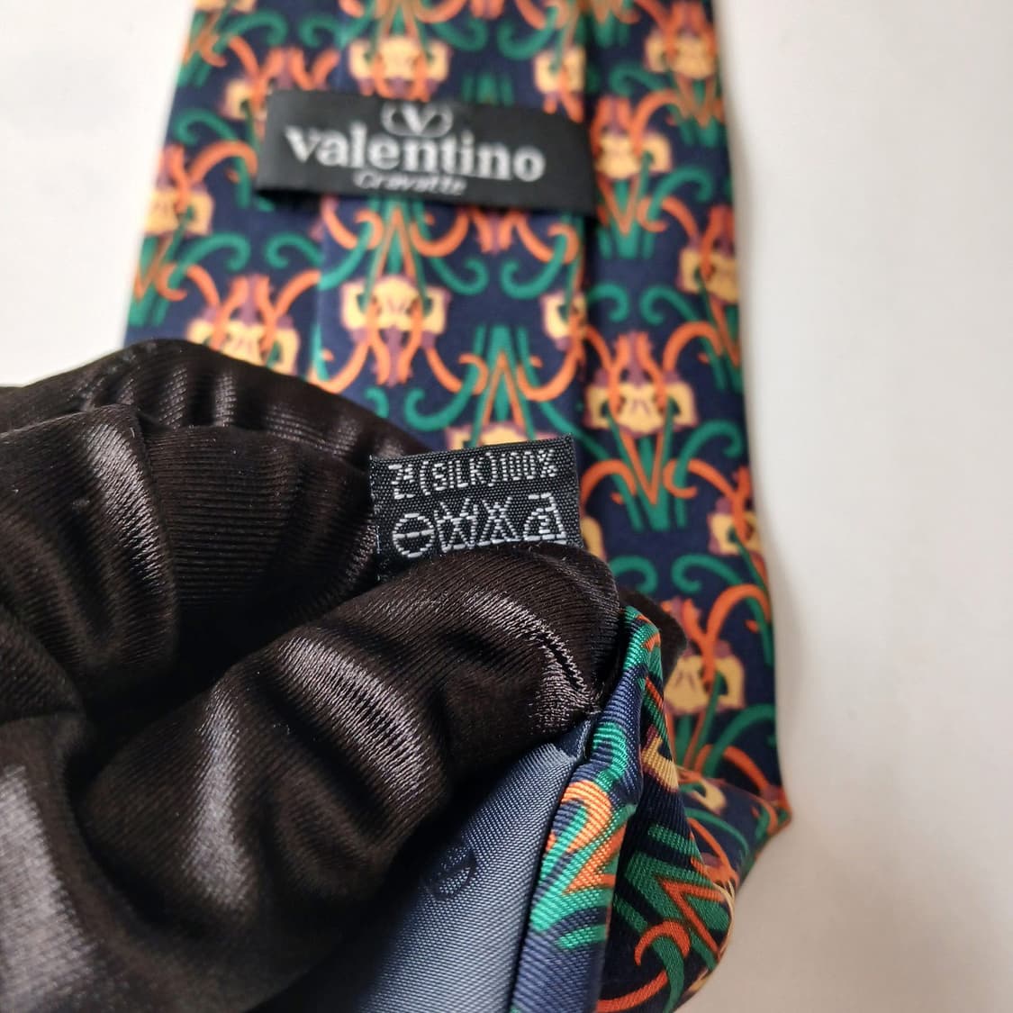 발렌티노 실크 네이비 패턴 넥타이 9.4cm A+등급 G21
 상품이미지10