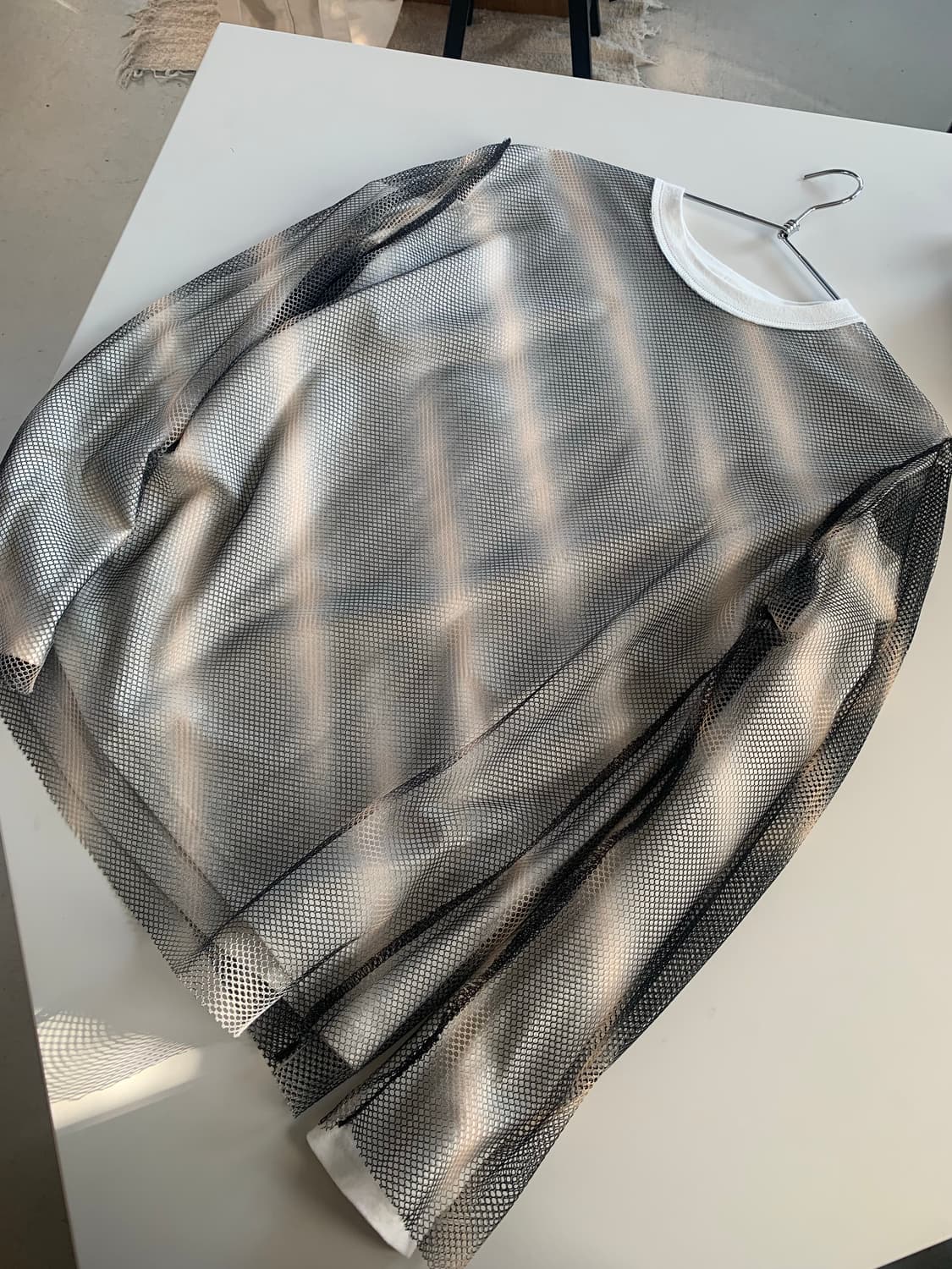 Perverze 퍼버즈 리버서블 컷아웃 메쉬 롱슬리브 상품이미지1