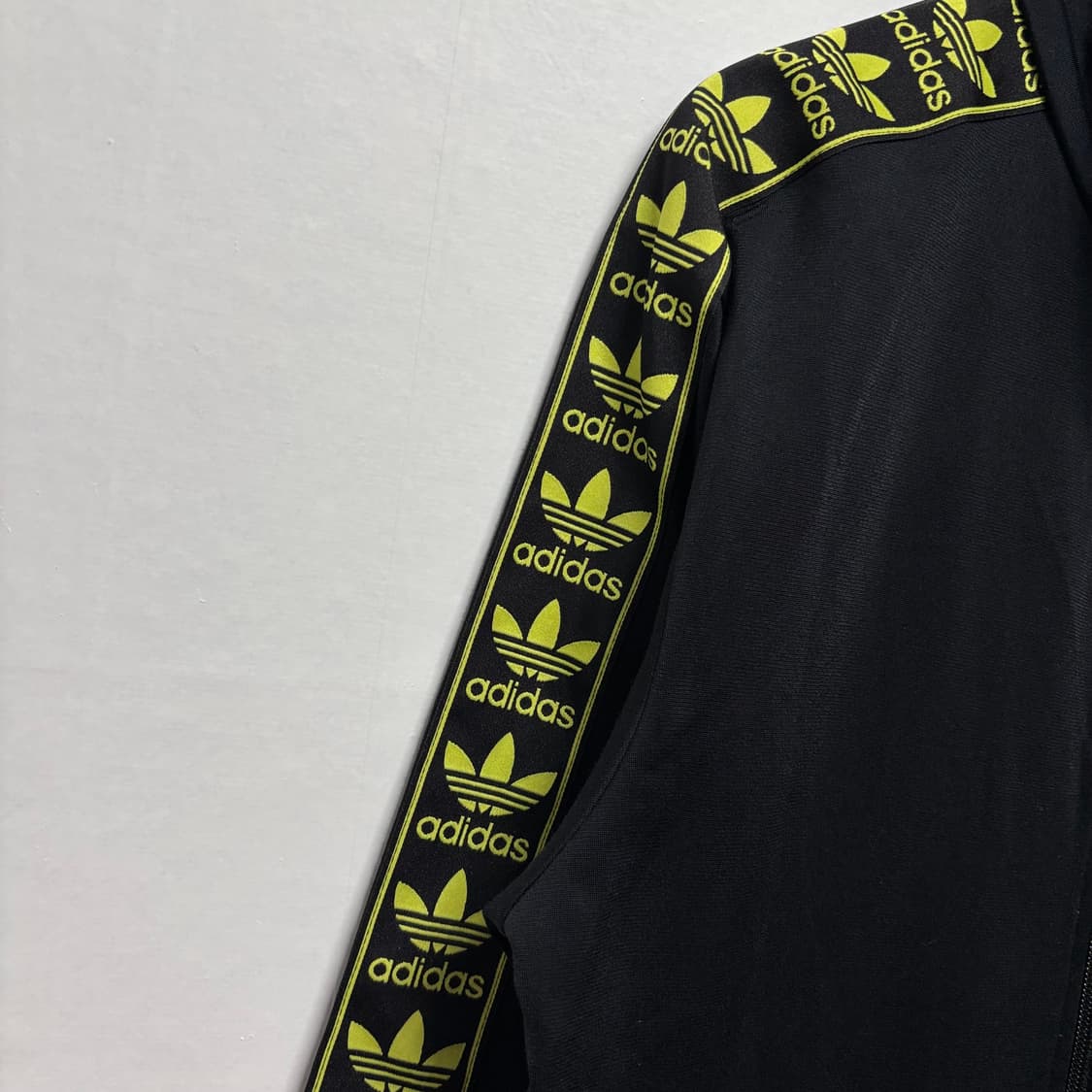 아디다스 블랙 테잎로고 트랙탑 상품이미지3