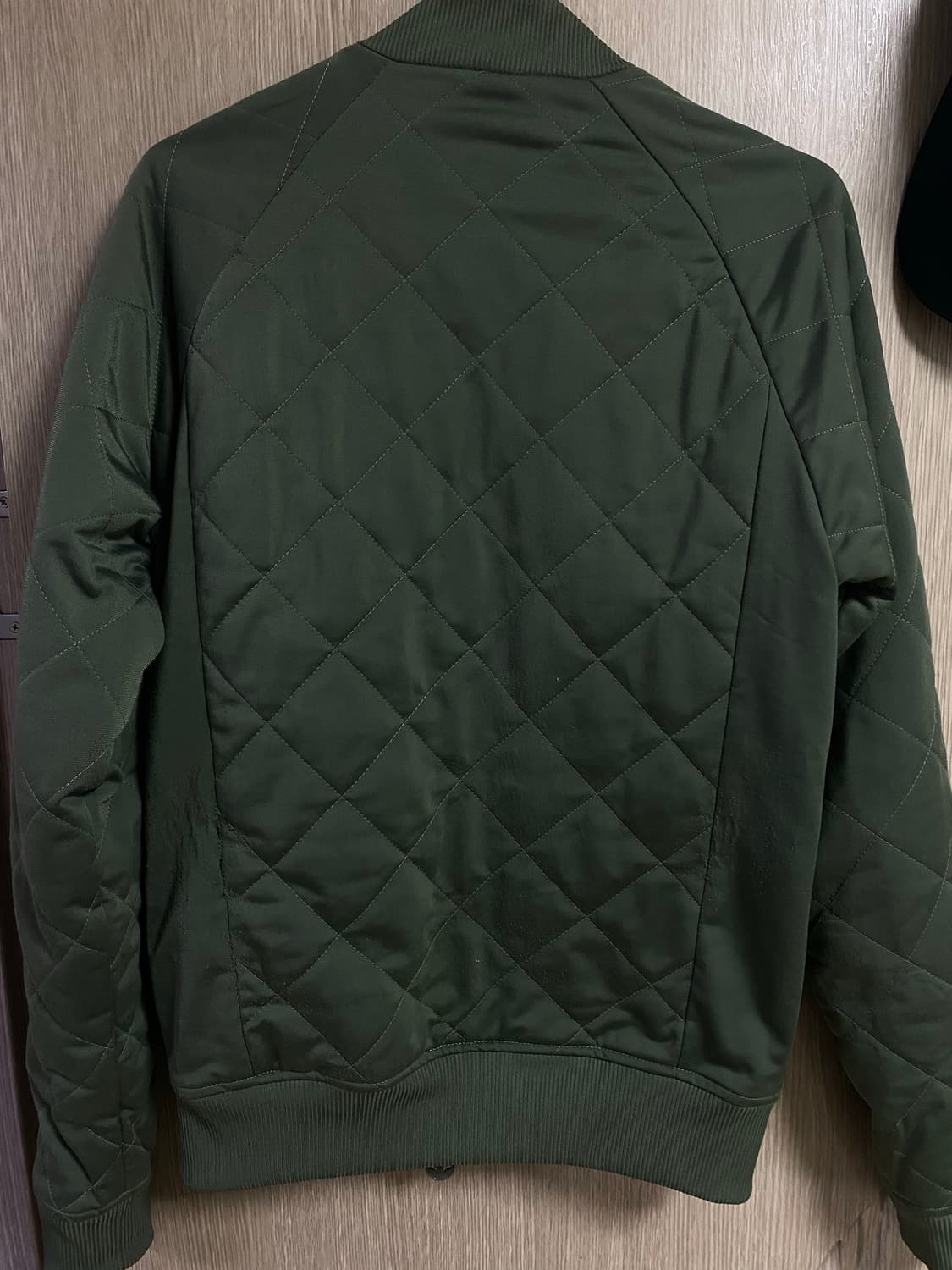 아디다스 카키 퀄팅 자켓 상품이미지3