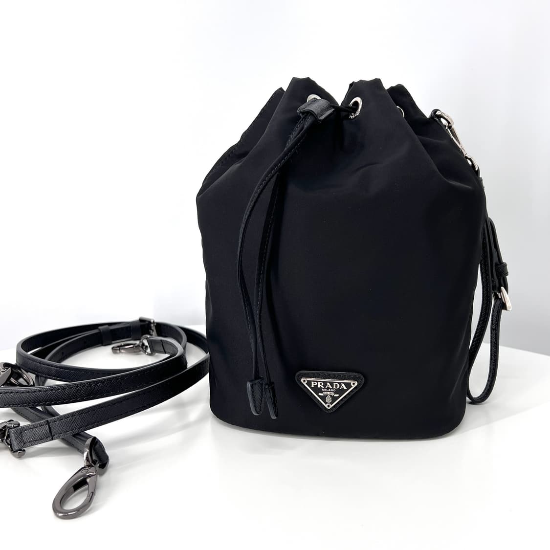 프라다 나일론 버킷 파우치 블랙 (1NS369) 상품이미지1