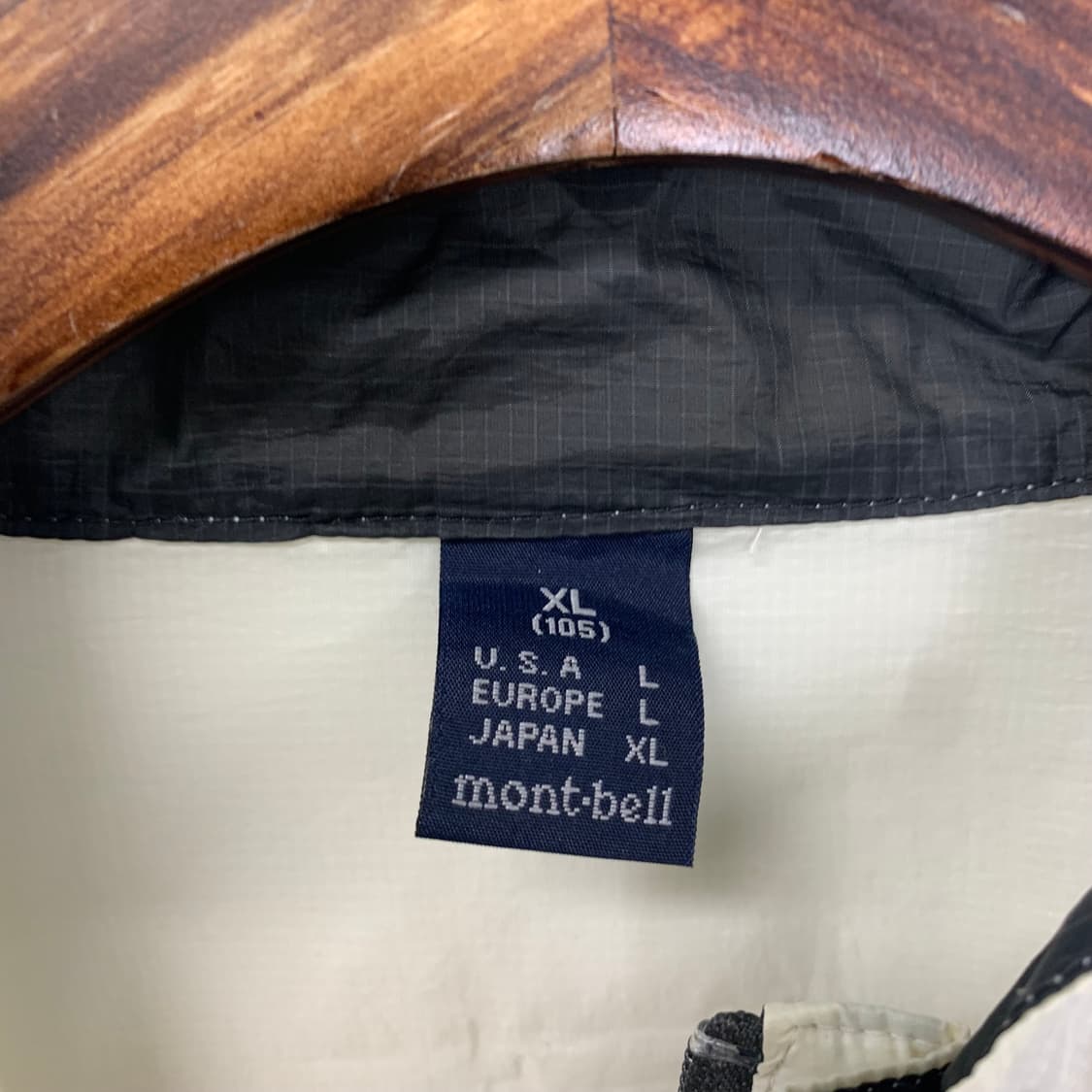 몽벨 아이보리 배색 경량 바람막이 자켓 상품이미지6