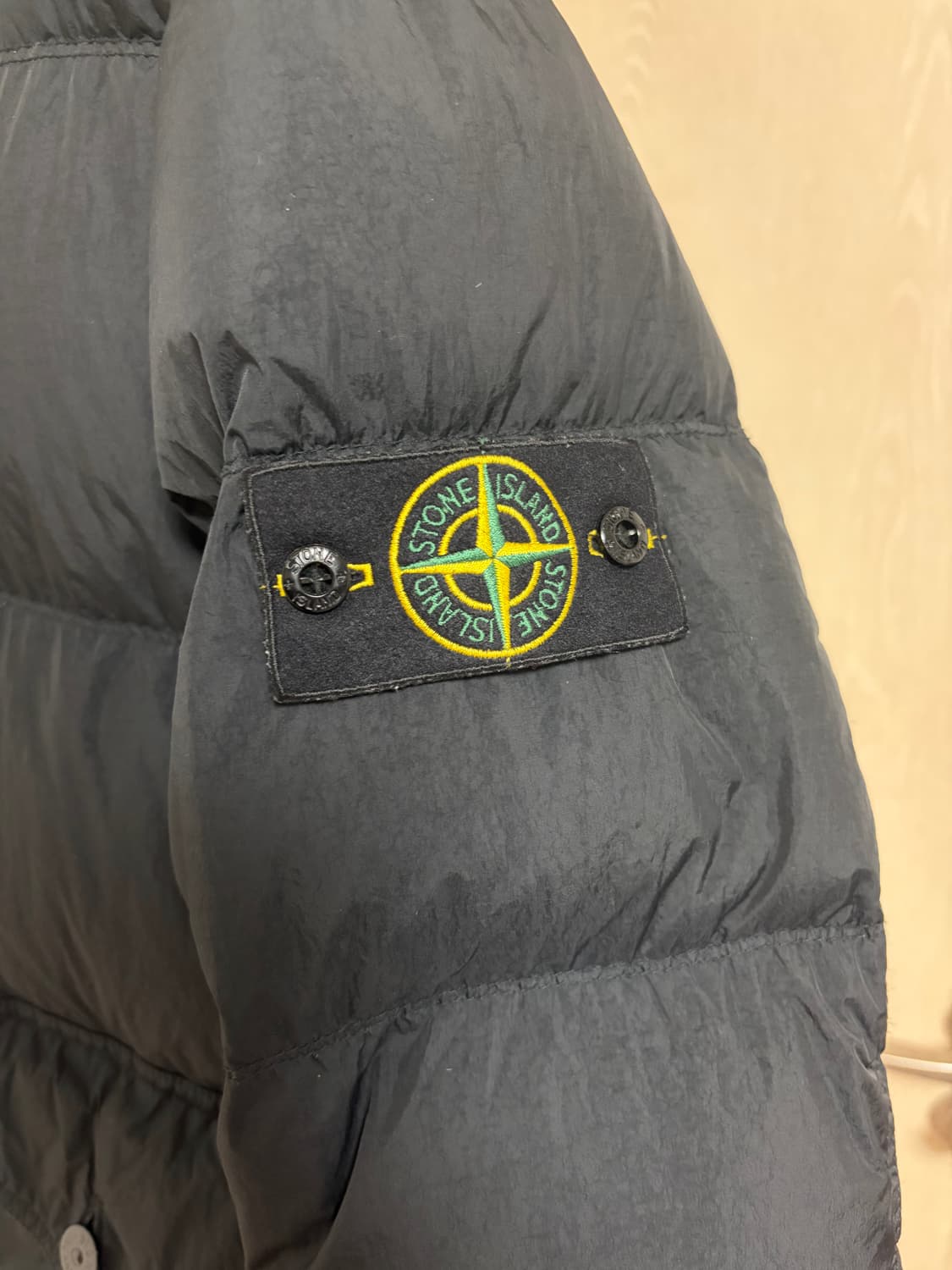 [정품/24FW] 스톤아일랜드 크링클랩스 후드 다운 자켓 블랙 상품이미지3
