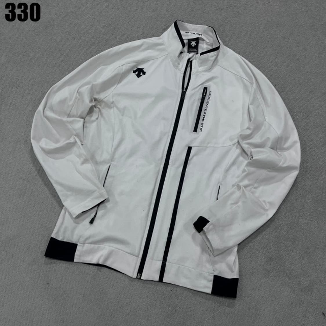 데상트 화이트 바람막이  상품이미지1