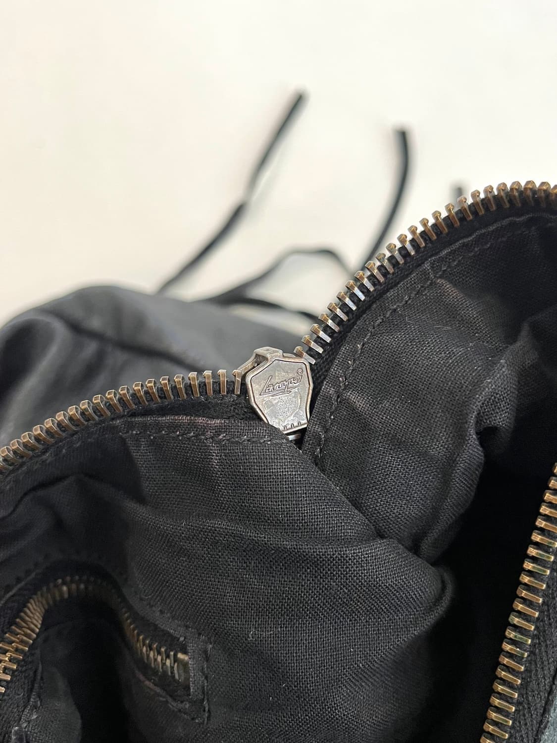 발렌시아가 클래식 데이백 모터백 상품이미지7