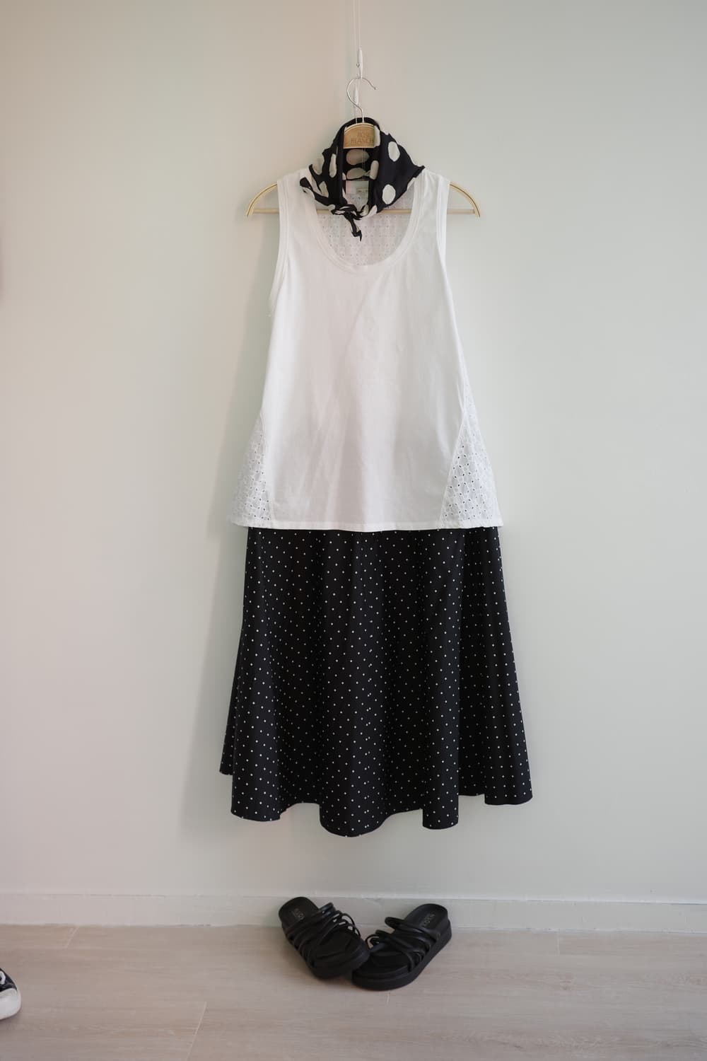 unique 
• 블랙 플리츠 도트 스커트 상품이미지1