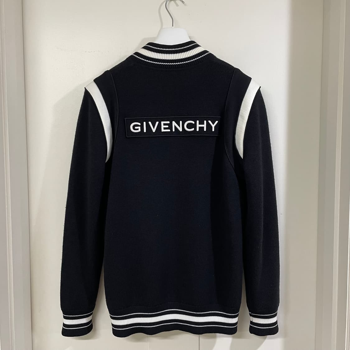 지방시 백로고 니트 바시티 자켓 상품이미지1