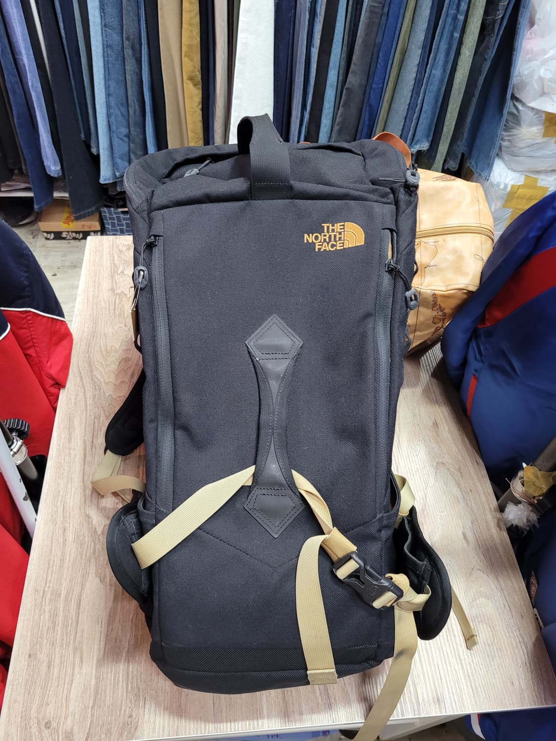 노스페이스 블랙 백팩 가방 (ARCO 35) 상품이미지1
