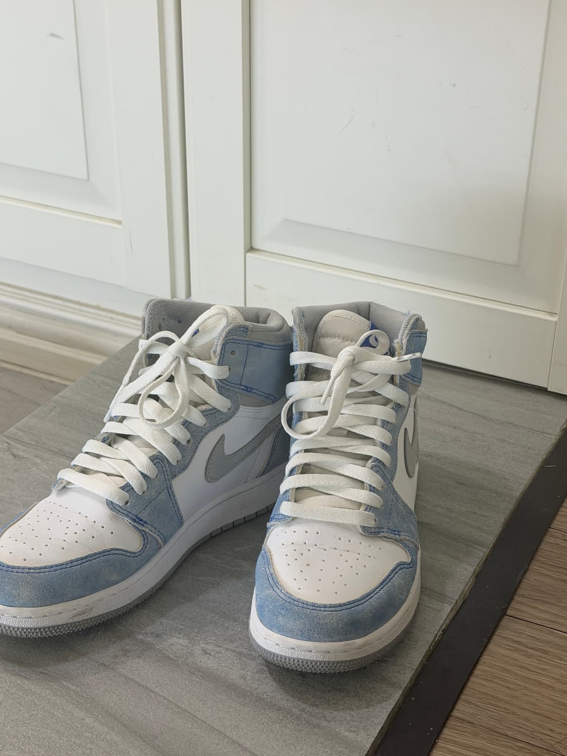 나이키 에어 조던 1 레트로 하이 OG 하이퍼 로얄 상품이미지2