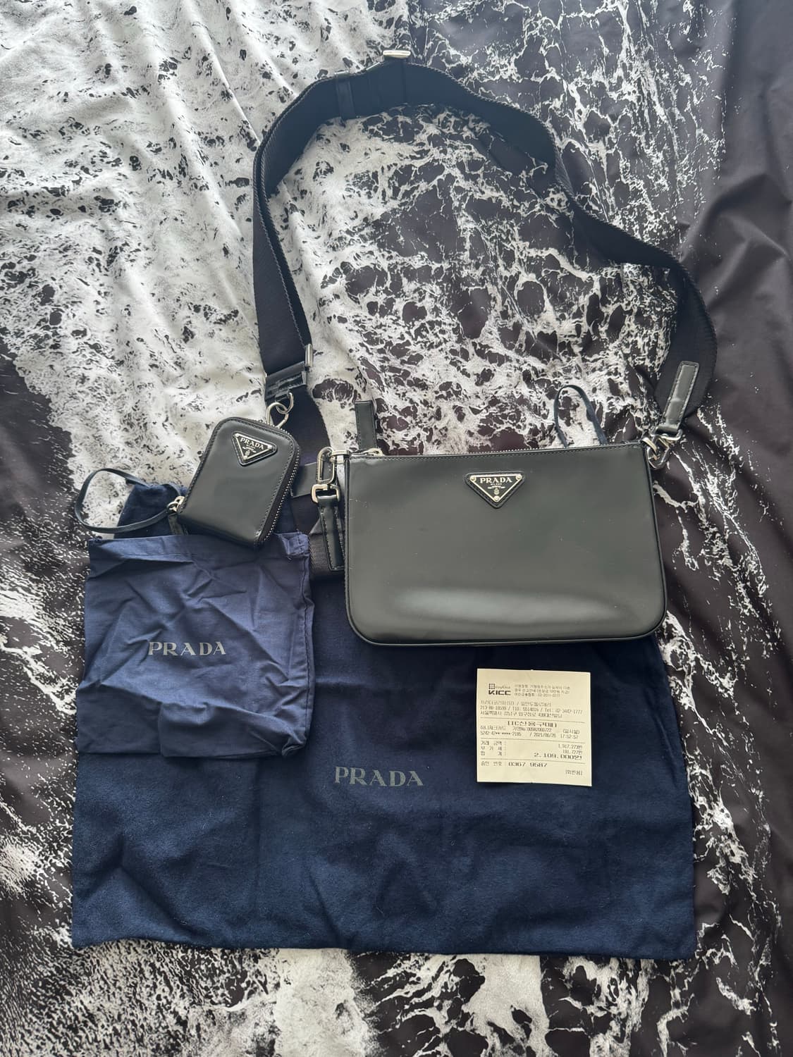 프라다 사피아노 에나멜 가죽 크로스백 상품이미지1