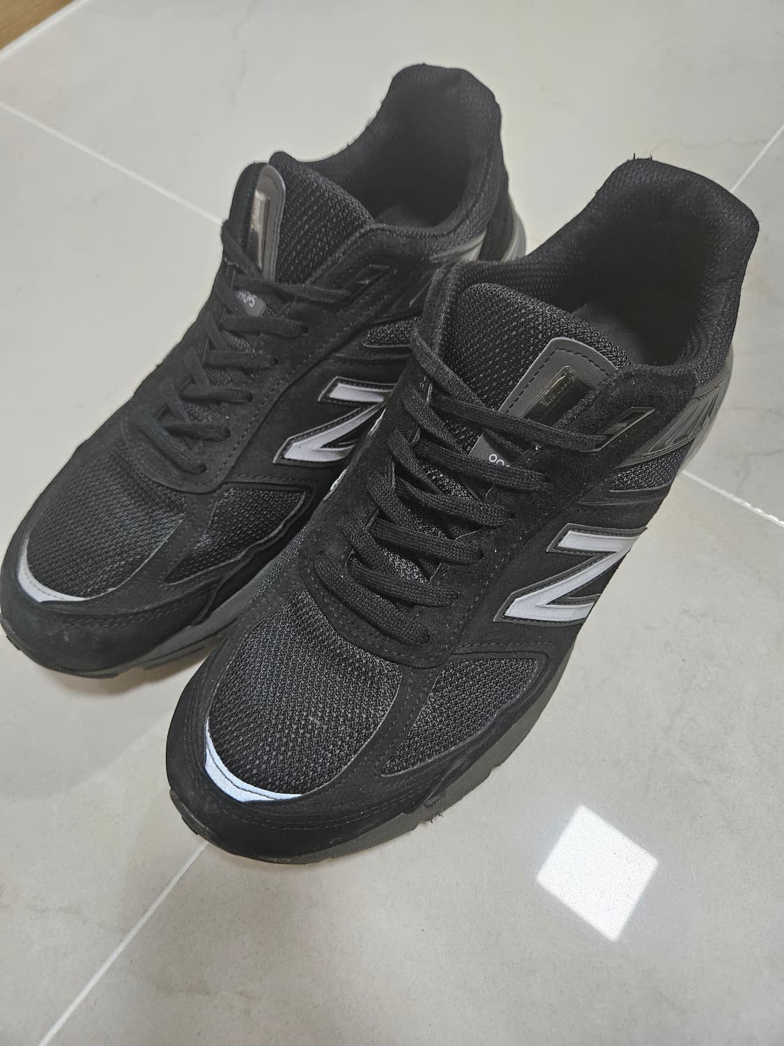 뉴발란스 990v5 블랙 상품이미지1