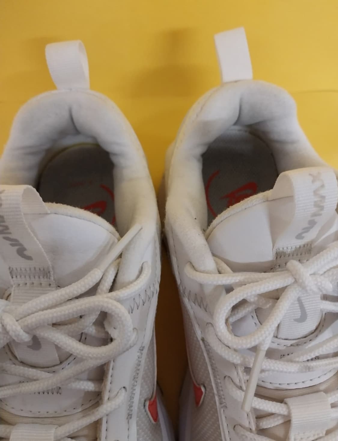 여성 나이키 에어맥스 인터락 라이트 포톤 더스트 운동화 (240) 상품이미지4