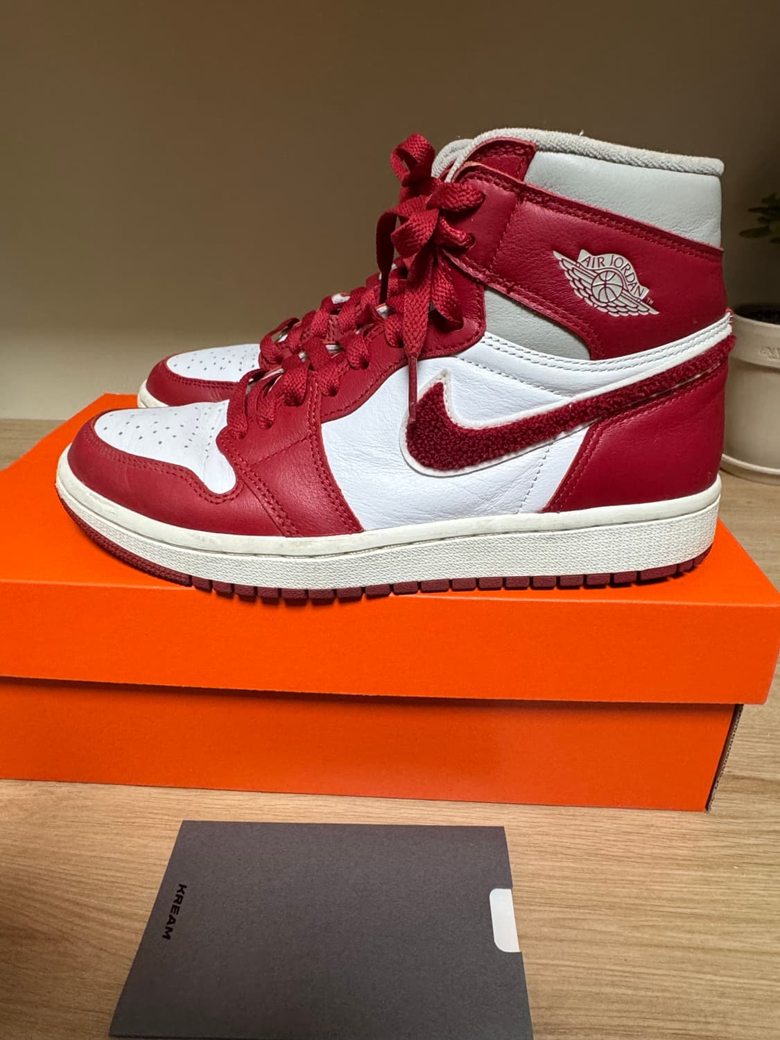 나이키 조던 1 레트로 하이 OG 바시티 레드 245 거의 새재품 상품이미지2