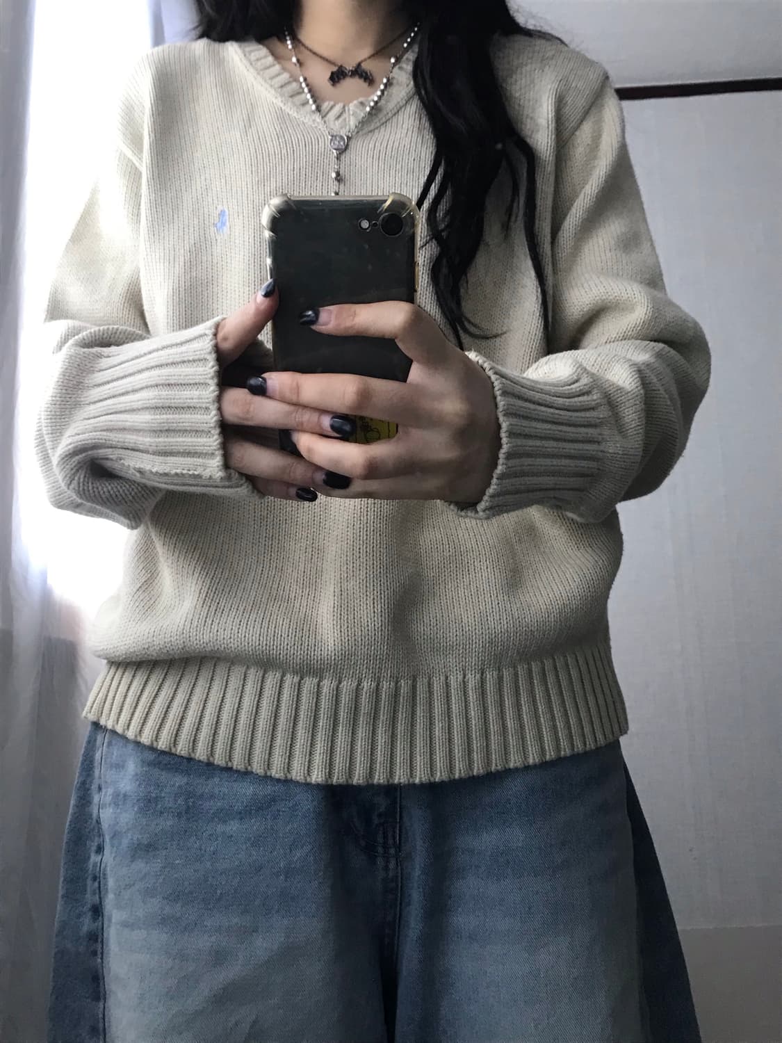 폴로 아이보리 브이넥 니트 상품이미지1