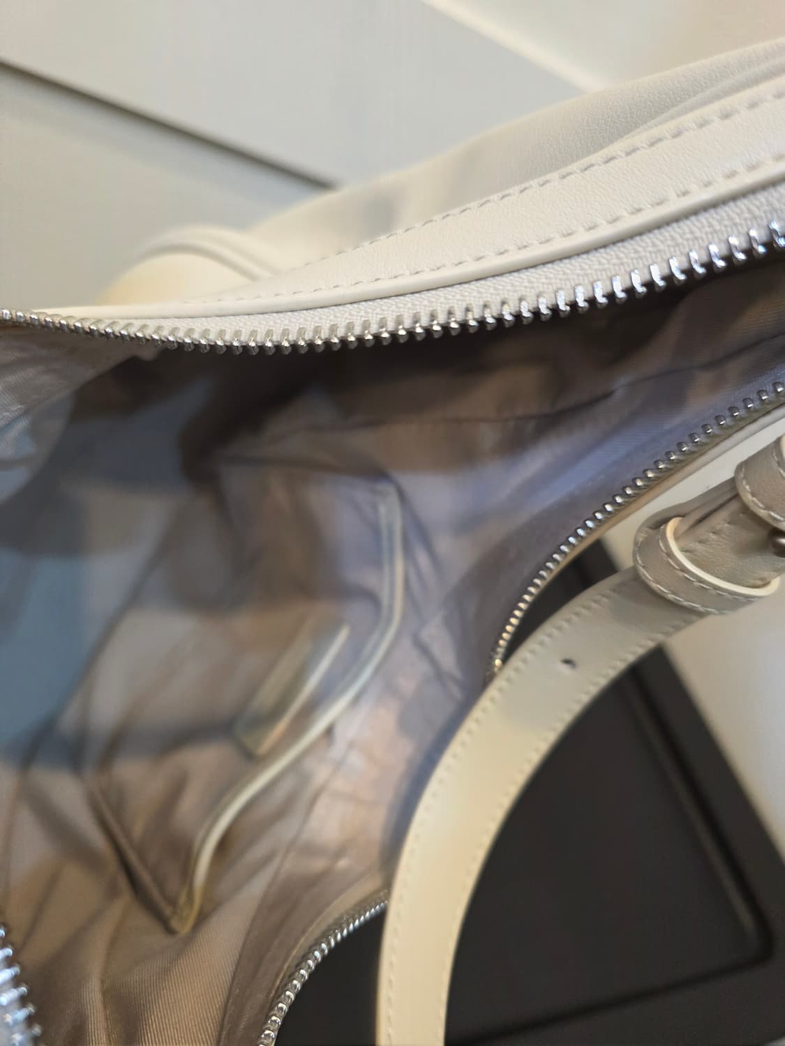 폴뉴아 오벌백 플레인레더 호보백 상품이미지9