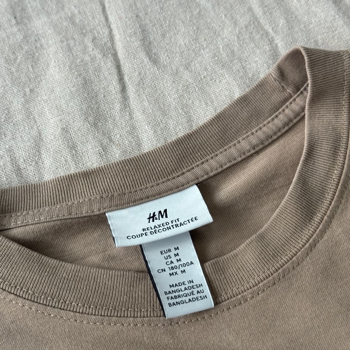 H&M 오버 베이지 플라워 백프린팅 반팔 M(105) 상품이미지4