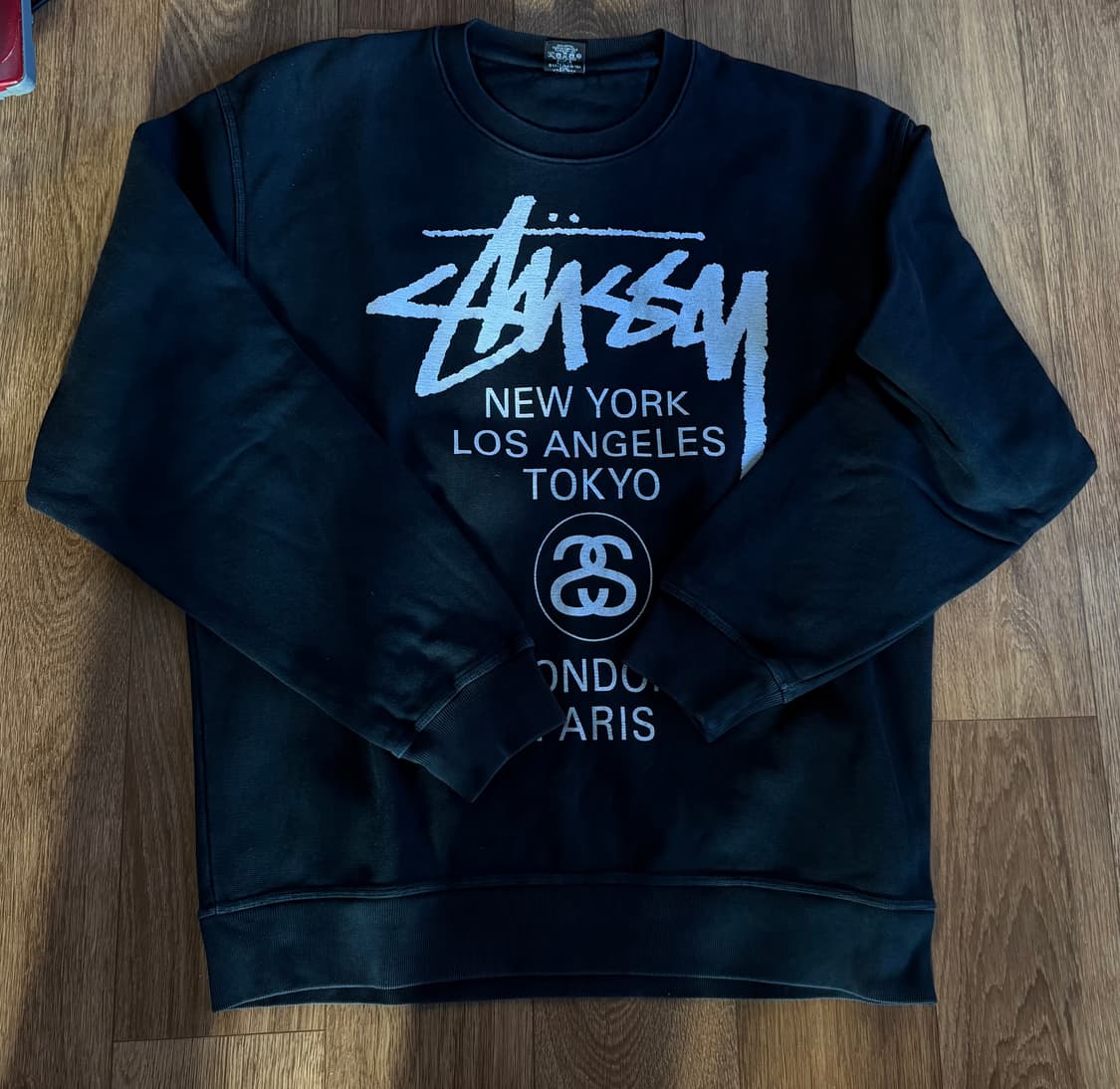 스투시 월드투어 크루넥 피그먼트 다이드 블랙 상품이미지1