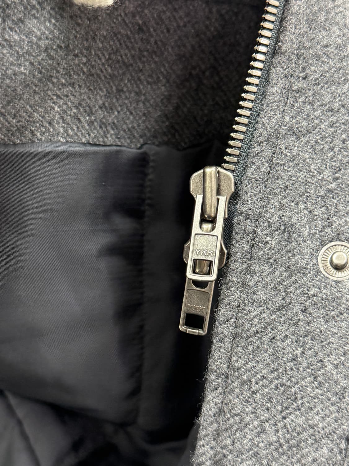 띠어리 유틸리티 하이넥 퀼팅 라이너 울 코트 상품이미지7