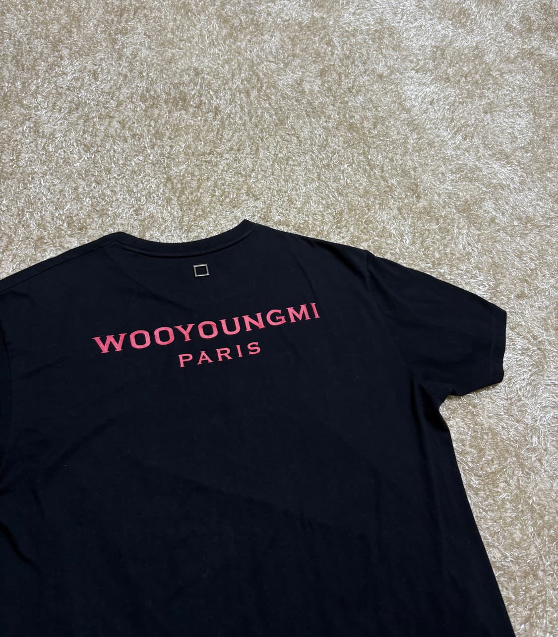 우영미 백로고 반팔티 블랙 상품이미지1