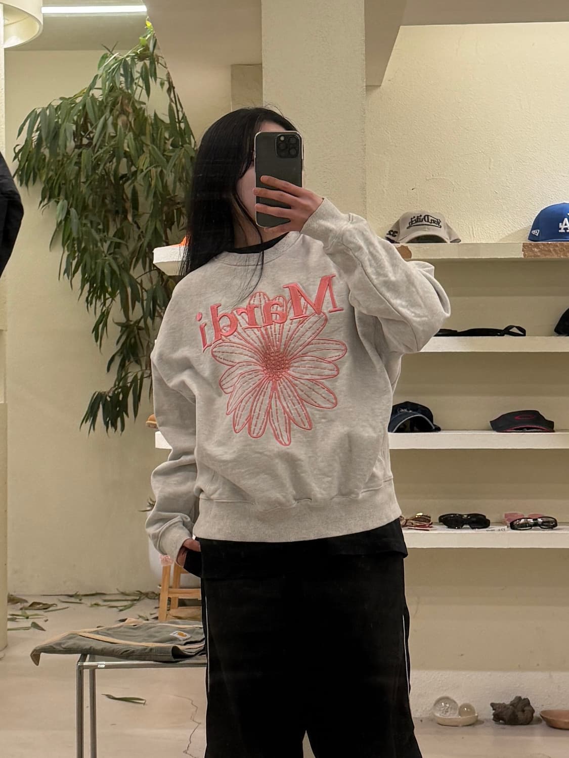 마르디 메크르디 플라워 자수 맨투맨 U431 상품이미지1