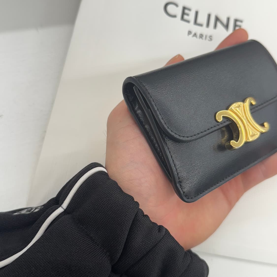 셀린느 트리옹프 플랩 카드지갑 블랙 상품이미지4