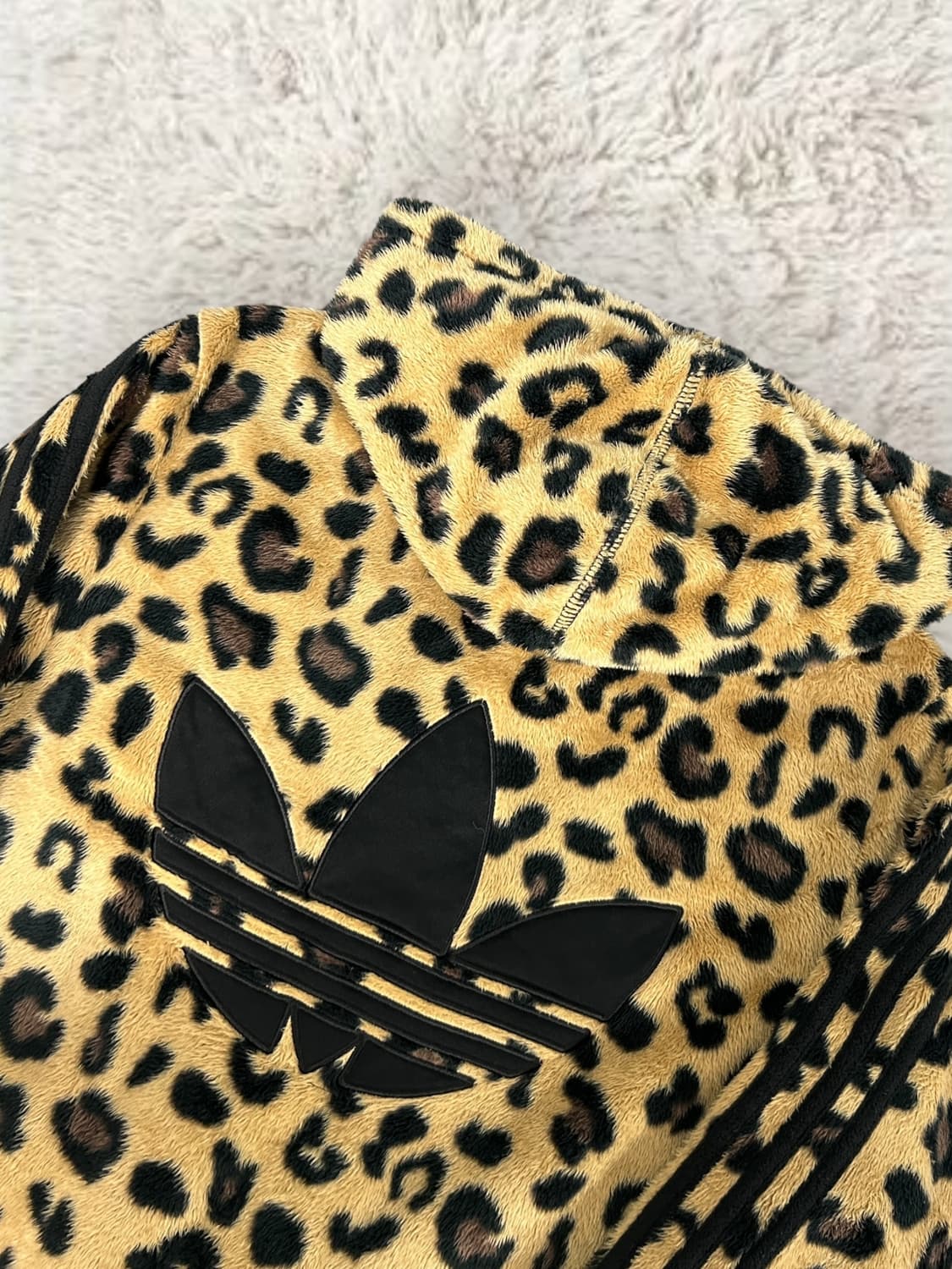 아디다스 빅로고 레오파드 쉐르파 후디 상품이미지4