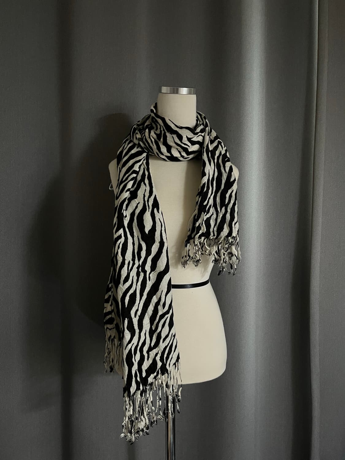 y2k지브라 머플러 상품이미지1