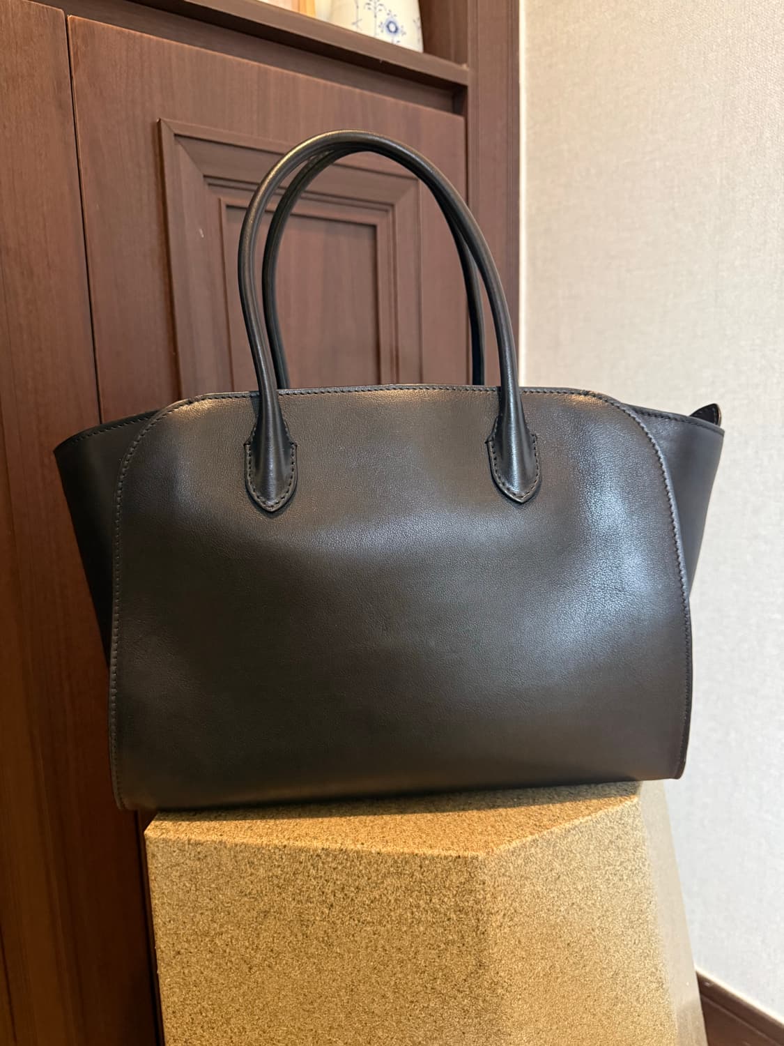 The row 더로우 말로백 12 새들 블랙 상품이미지5