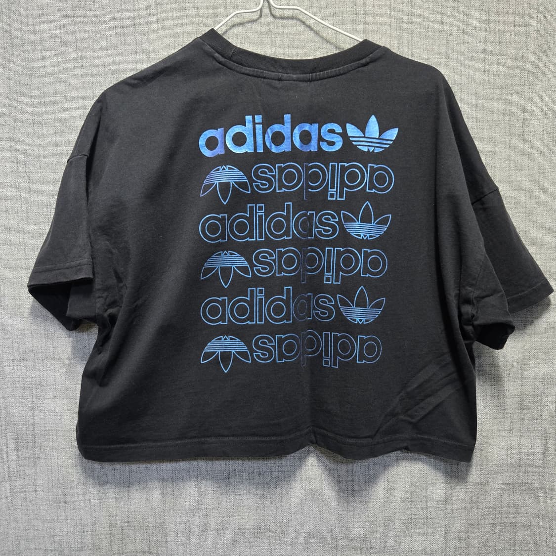 아디다스 라지로고 블랙 크롭 반팔 티셔츠  상품이미지2