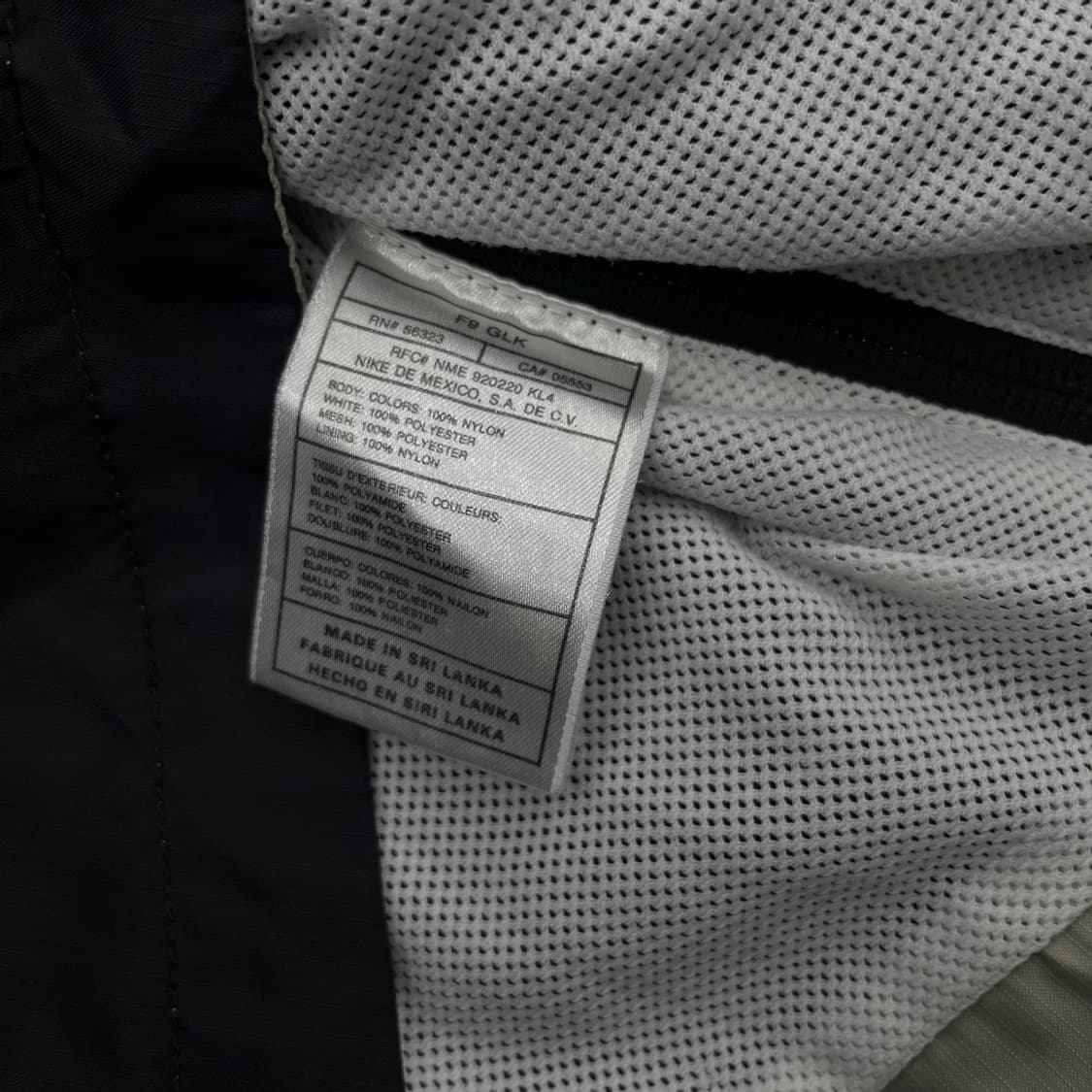 나이키 화이트로고 반집업 바람막이 상품이미지8