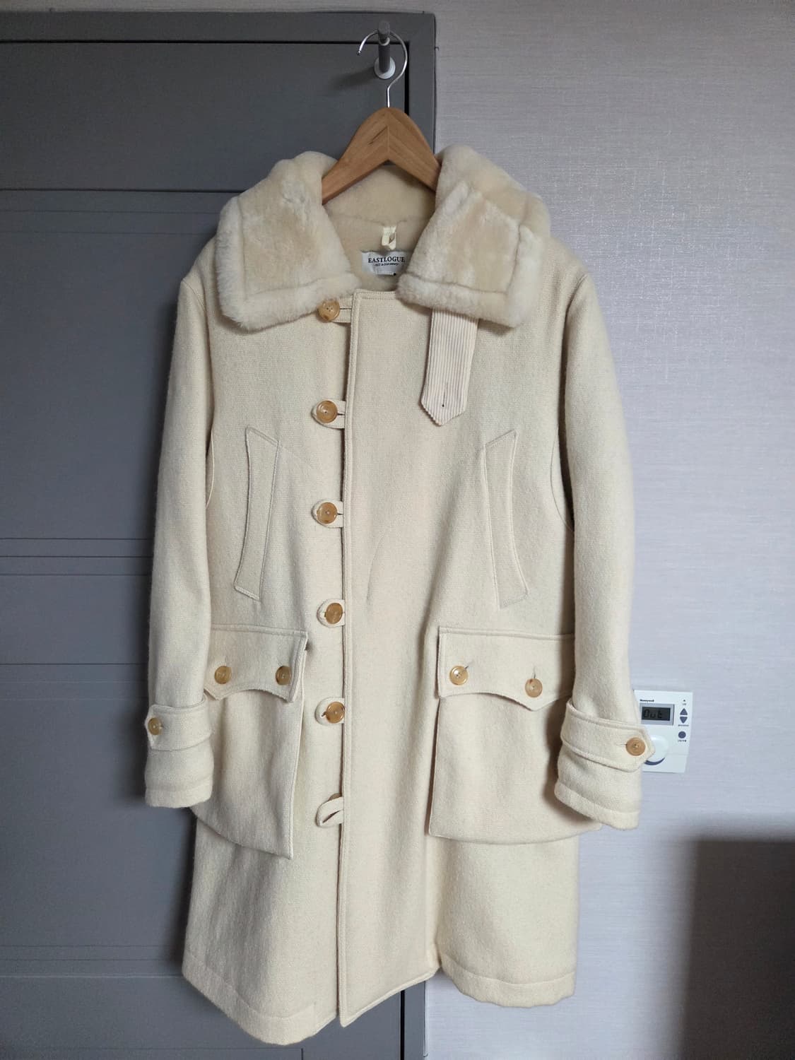 이스트로그 퍼 카라 코트 아이보리 상품이미지1