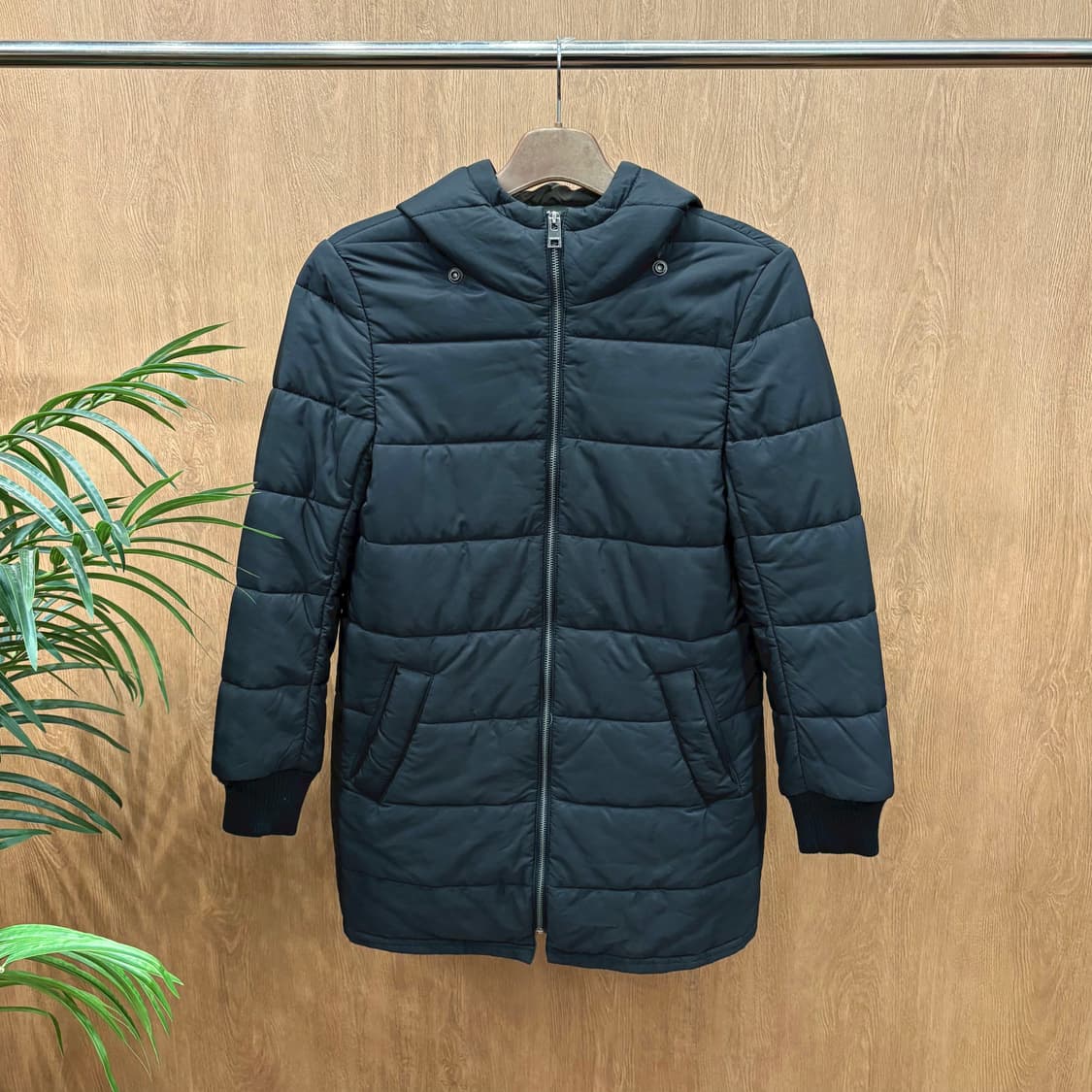 쟈딕 앤 볼테르 후드 패딩 코트 사이드 포켓 디테일 레귤러핏 블랙 상품이미지1