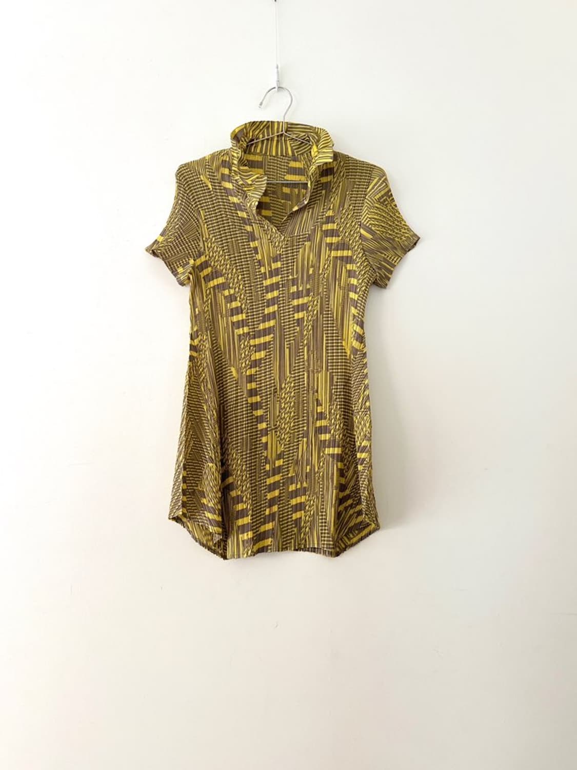 Architexture pattern neck fixed pleats  상품이미지1