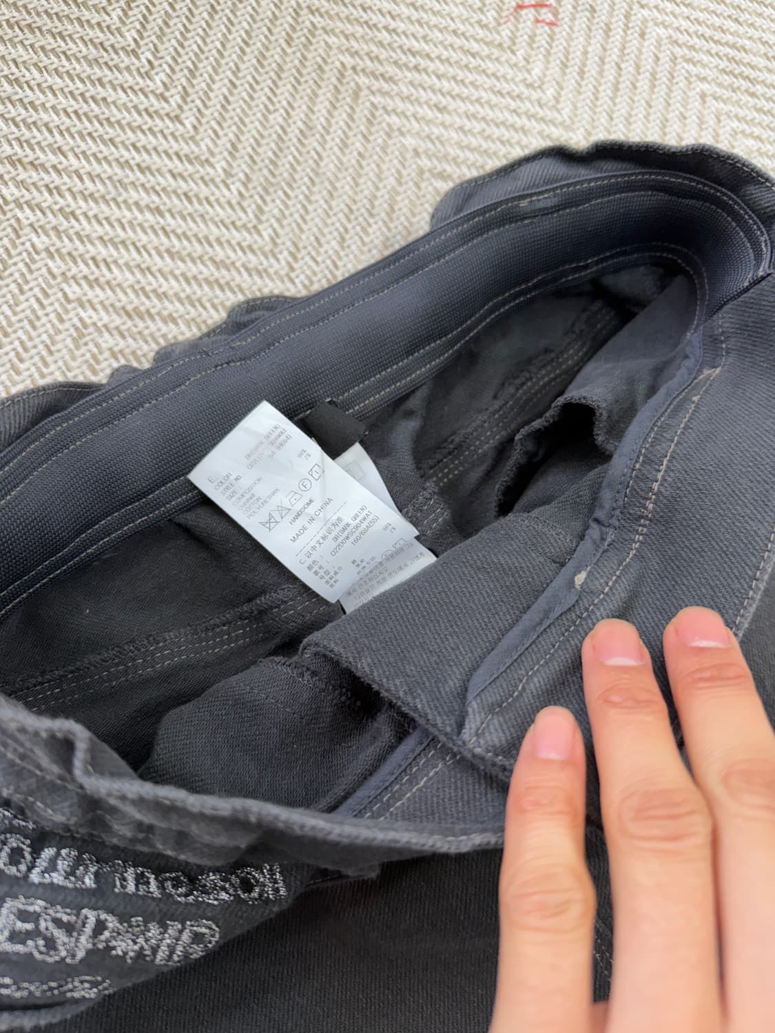 정품) O2ND 오즈세컨 한섬 23ss  블랙 데님 스커트 64 상품이미지8