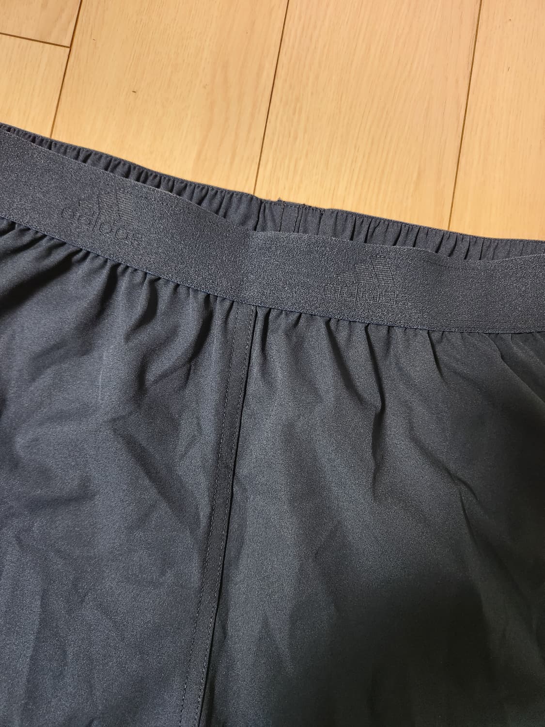 아디다스 삼선 러닝 반바지 네이비 사이즈XL

오염 하자없이 깨끗해요^^ 상품이미지3