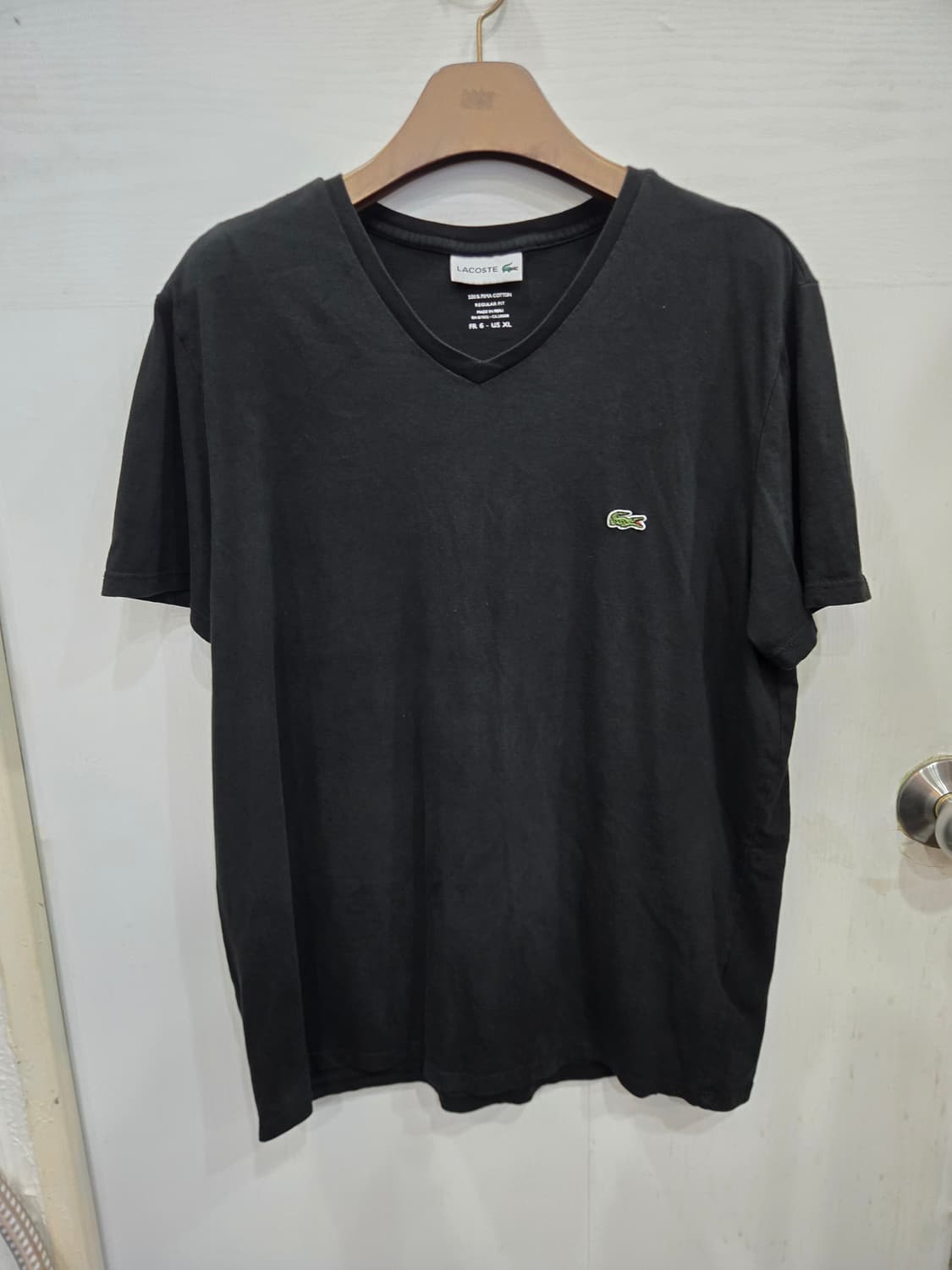 XL,105)) LACOSTE 라코스테 브이넥 반팔티셔츠! 블랙 색상! 상품이미지1
