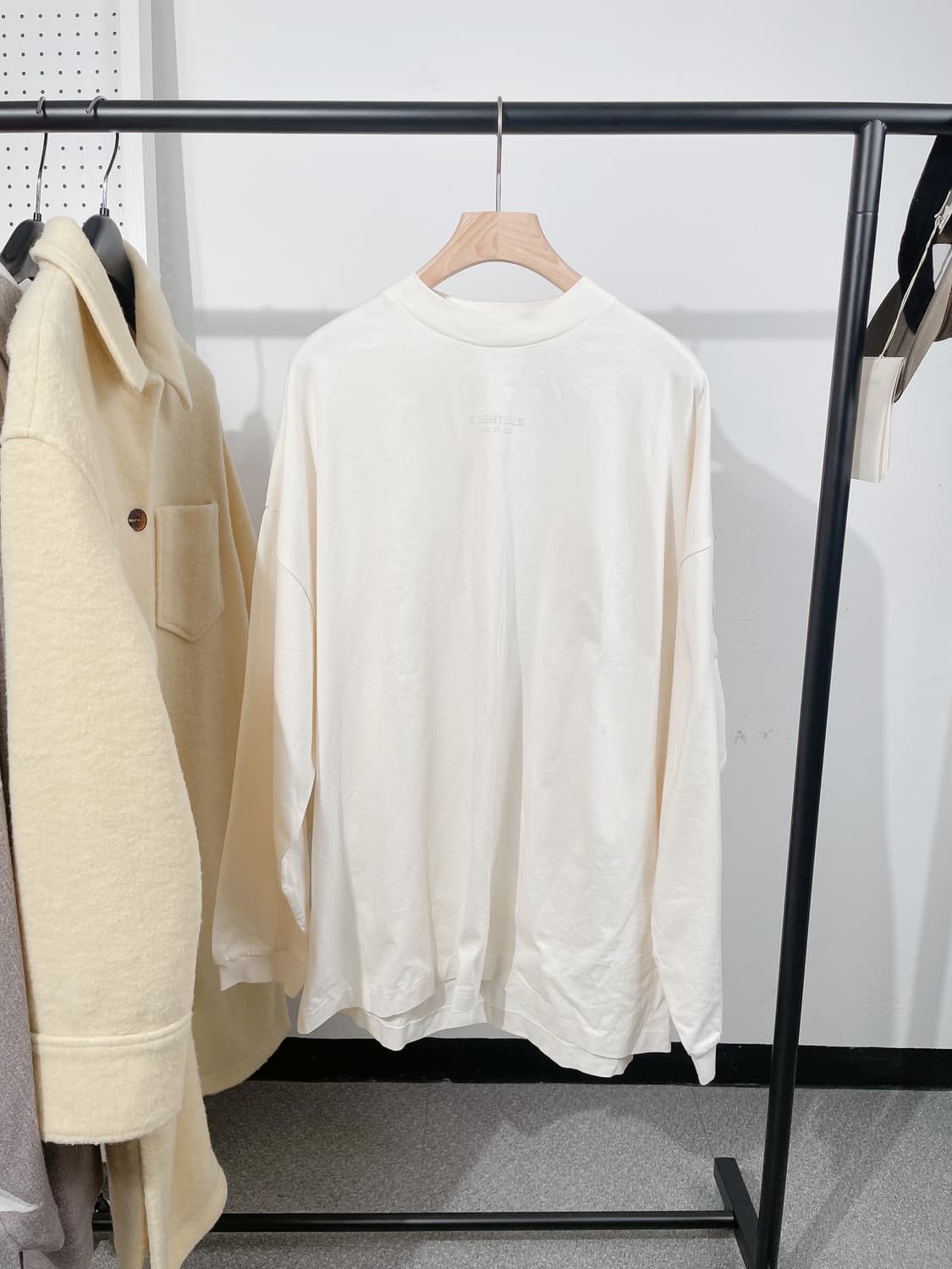 (정품/새상품) 에센셜 피어 오브 갓 남성 크림 롱슬리브 티셔츠 상품이미지1