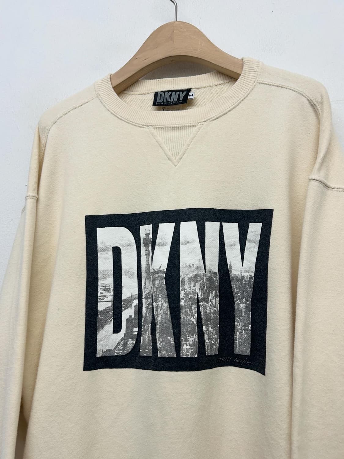 DKNY 아이보리 맨투맨 티셔츠(made in usa) 상품이미지2