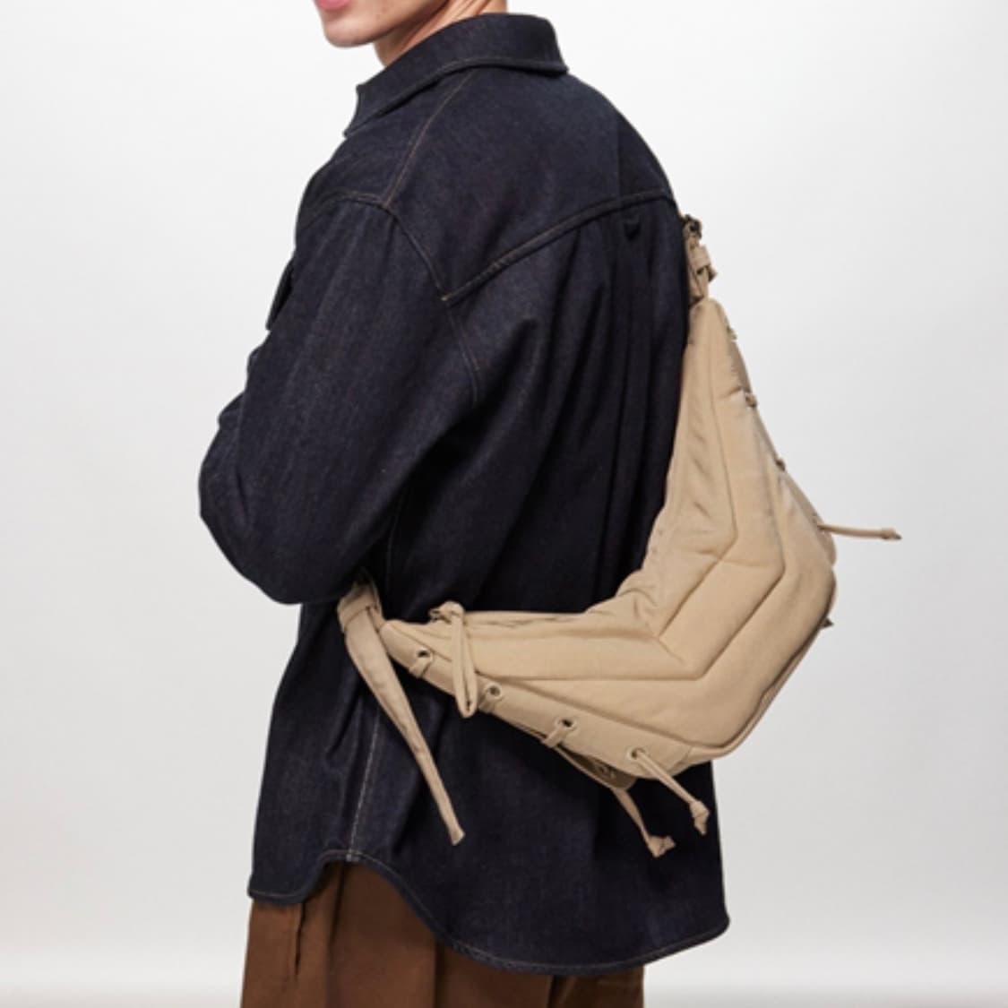 르메르 소프트 게임백 베이지 미디움 가방 상품이미지3