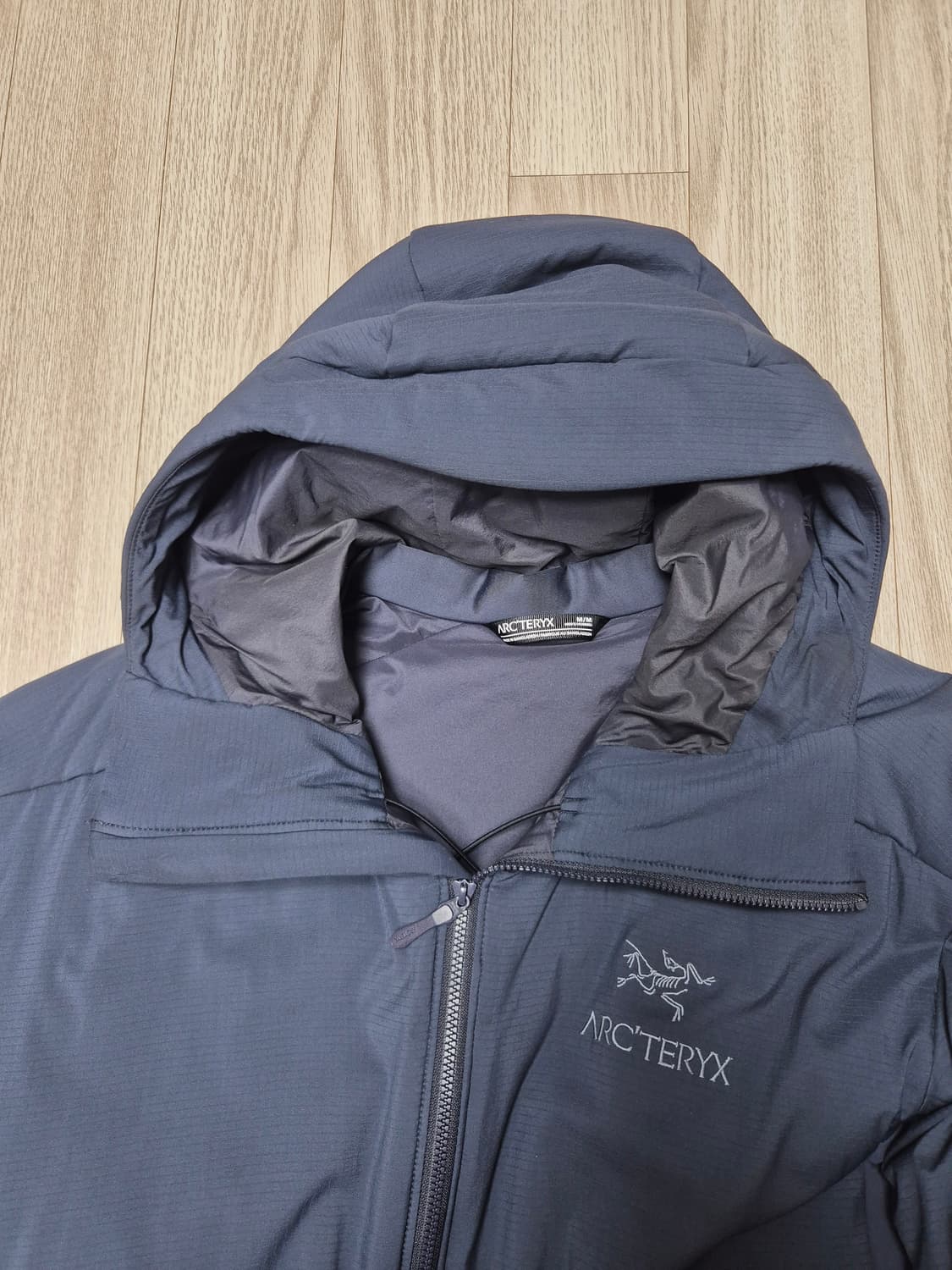 아크테릭스 아톰 AR 후디 블랙사파이어 m사이즈 상품이미지2