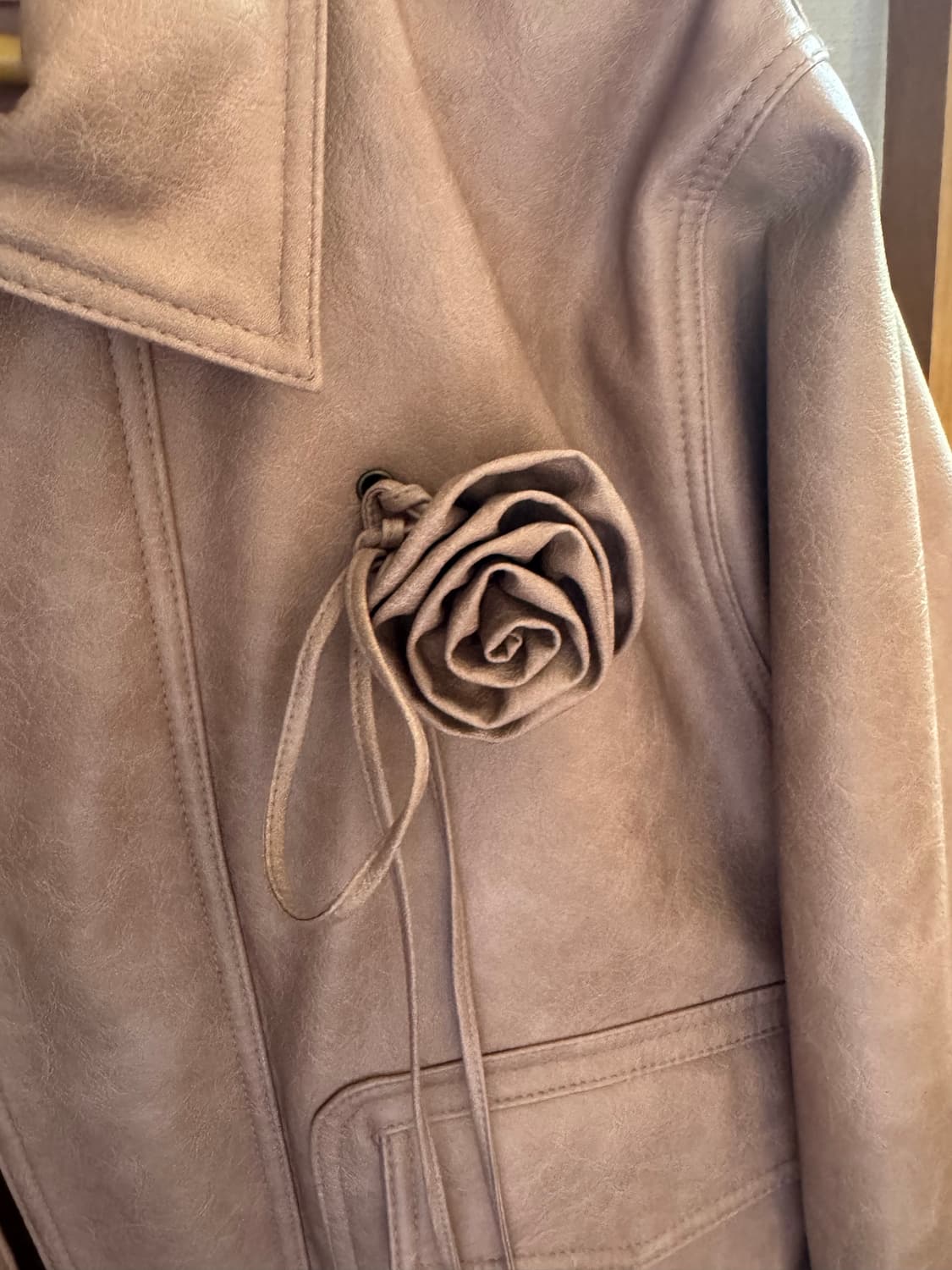 더센토르 로즈 코사지 레더 자켓 핑크 상품이미지5